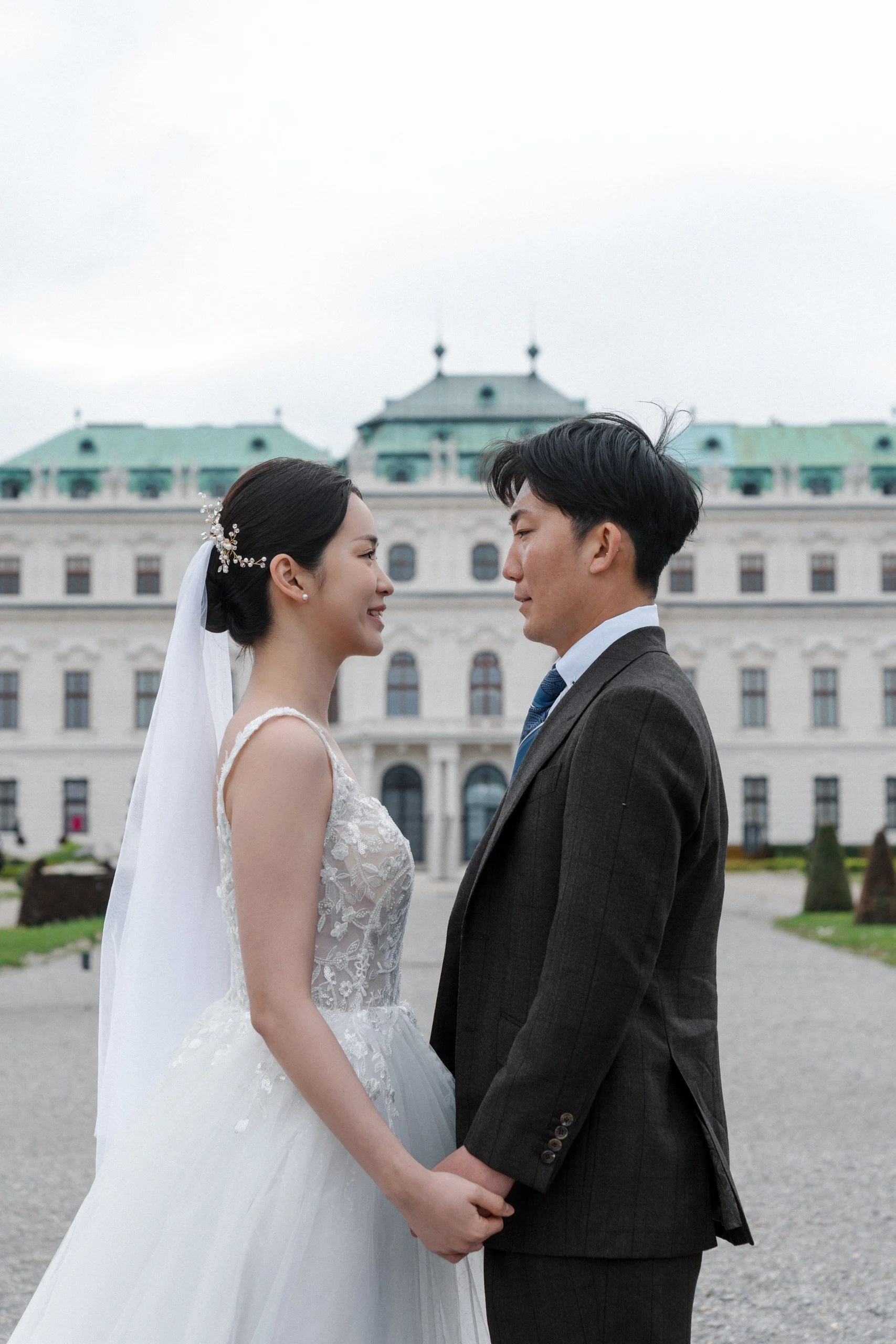 Asian wedding couple Belvedere gardens Vienna wedding Fine Events Vienna