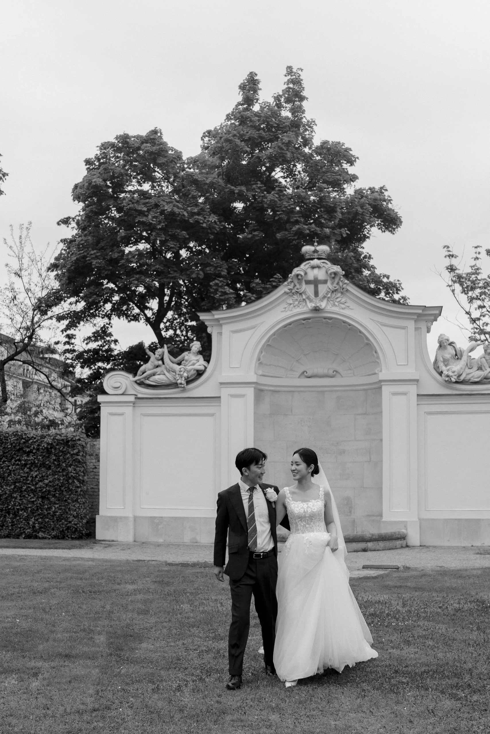 Wedding couple portraits Belvedere Palace outdoor Vienna Fine Events Vienna