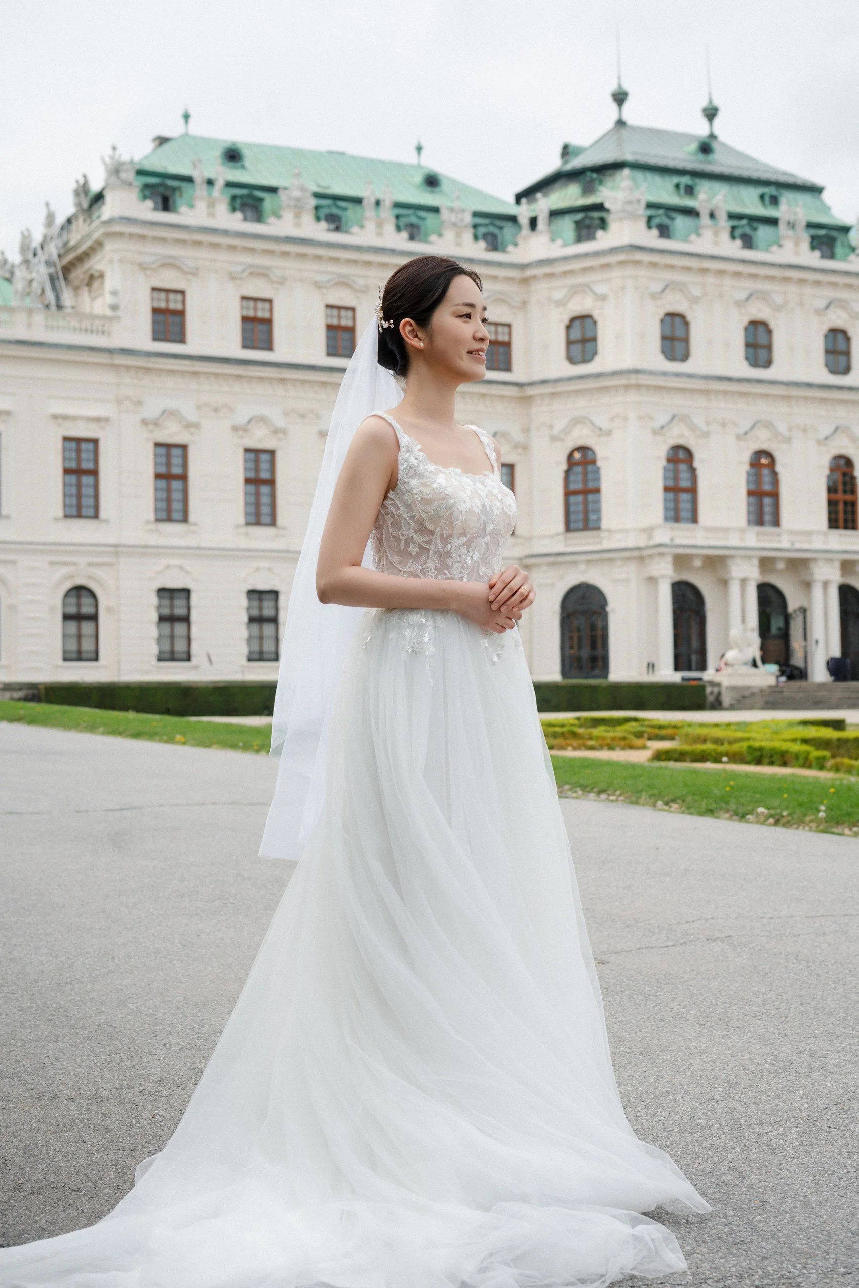 Elegant bride portrait Belvedere Palace gardens Vienna Fine Events Vienna