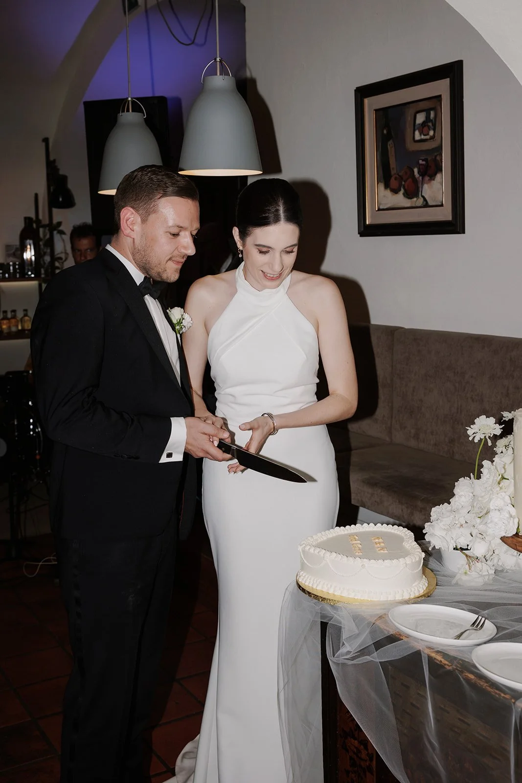 Wedding cake cutting couple Wachau Austria destination wedding Fine Events Vienna