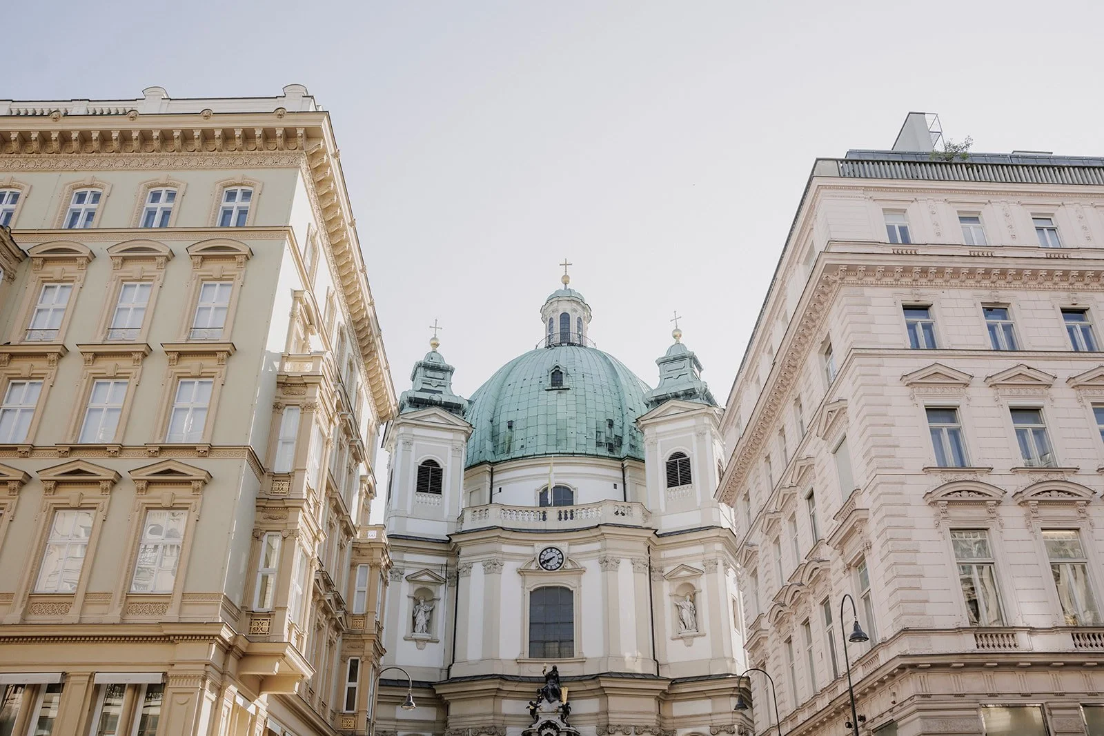 Elegant bridal preparation Vienna wedding Austria Fine Events Vienna
