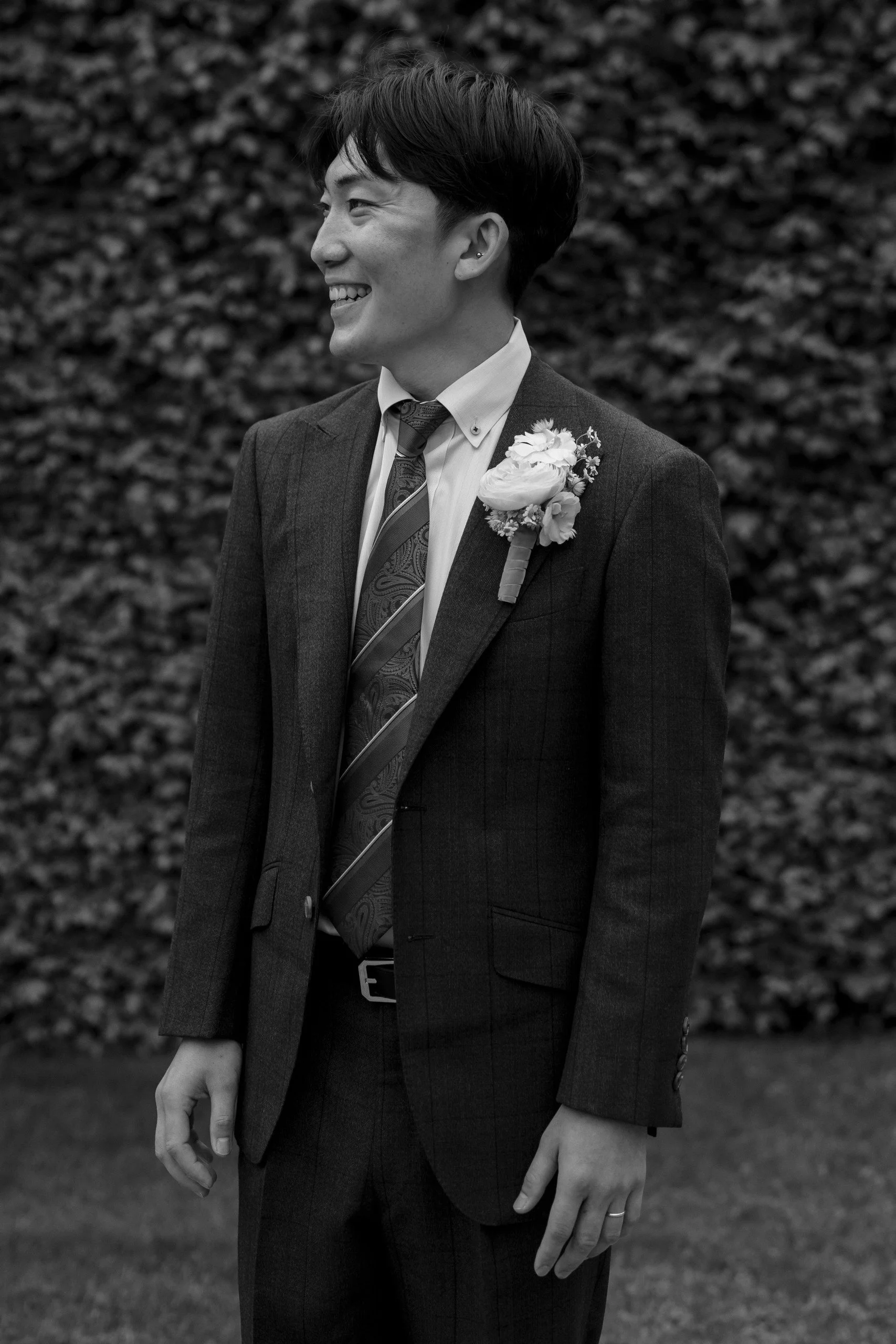 Elegant groom photography Belvedere Palace gardens Vienna Fine Events Vienna
