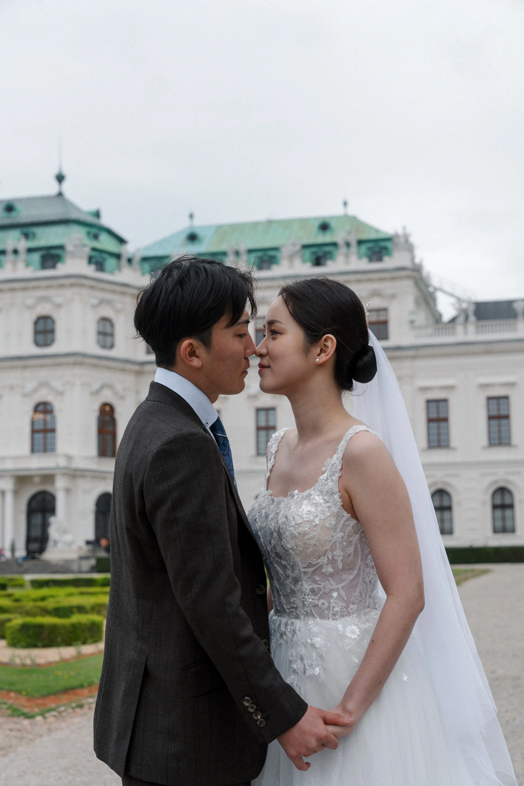 Bride and groom portraits Belvedere gardens Vienna wedding Fine Events Vienna