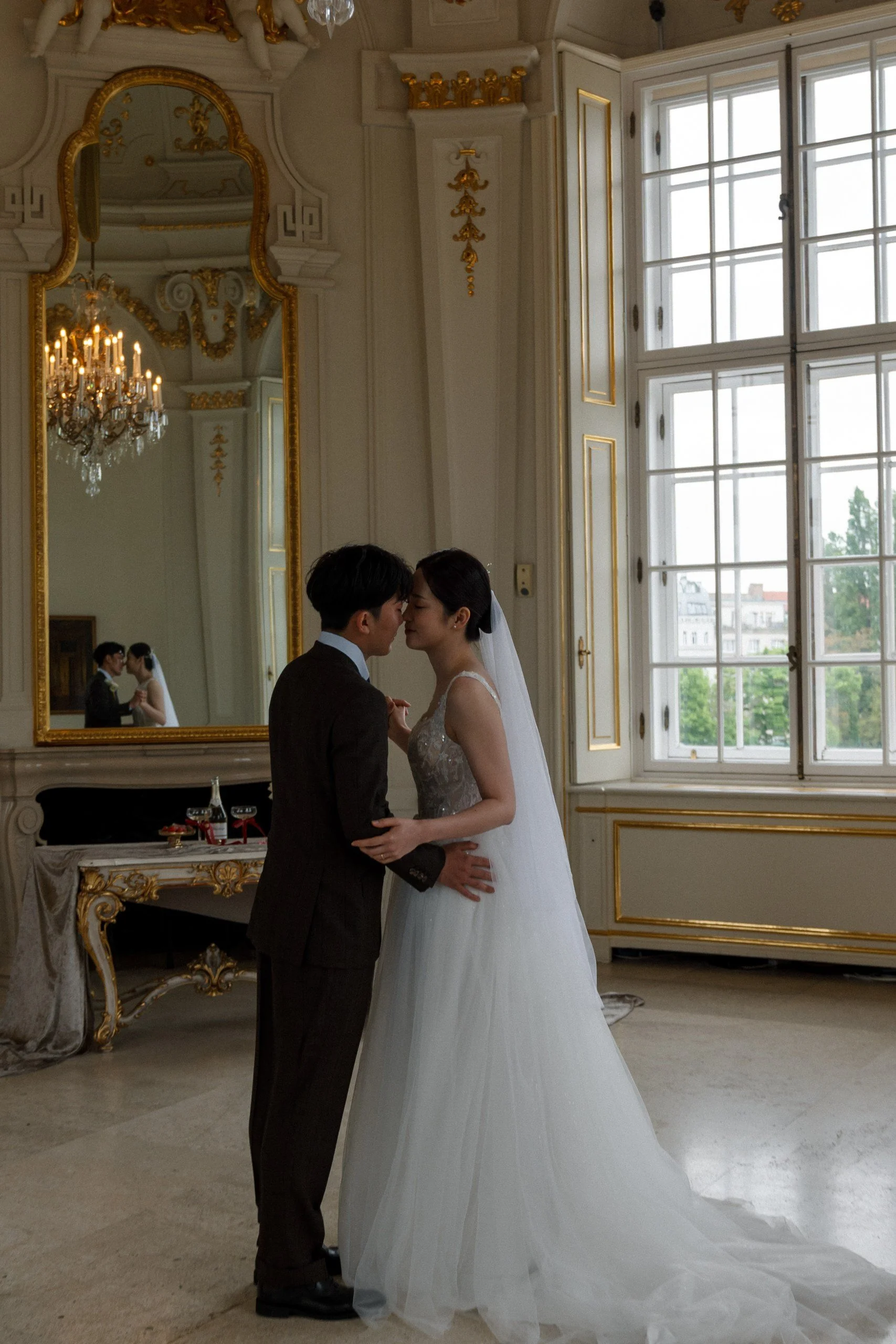 Intimate wedding couple Belvedere Palace indoor Vienna Austria Fine Events Vienna