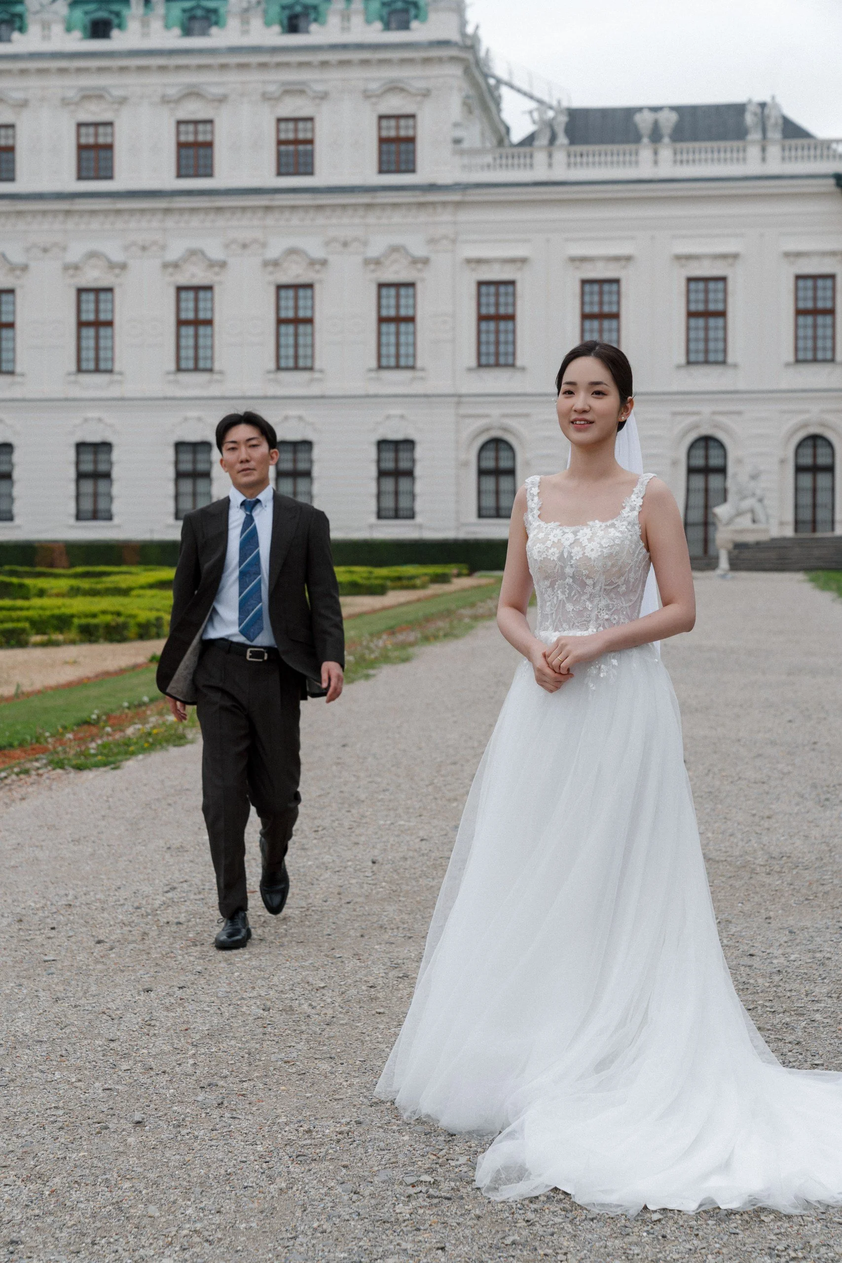 Intimate portraits Belvedere Palace outdoor Vienna Fine Events Vienna