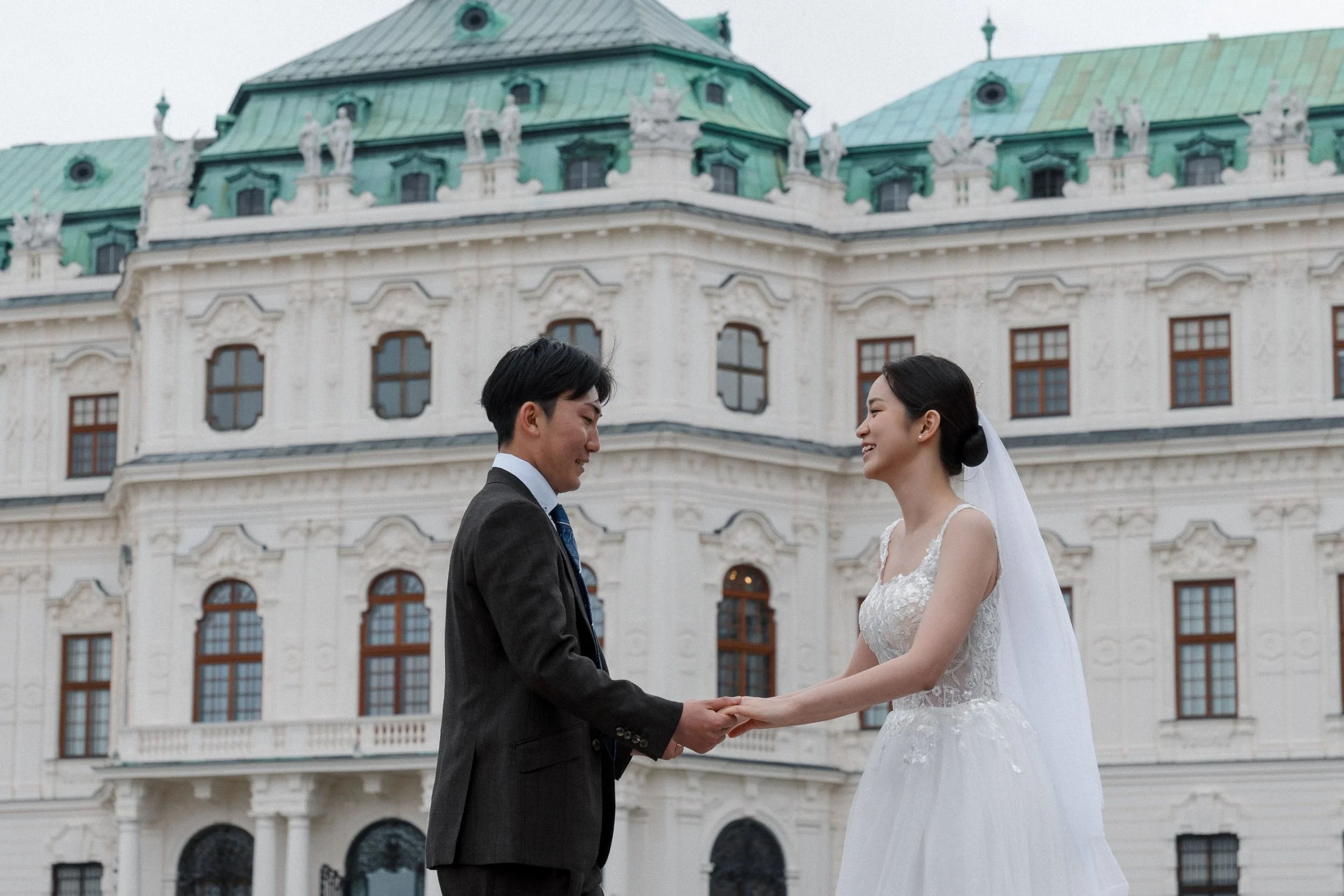 Romantic couple portraits Belvedere Palace Vienna elopement Fine Events Vienna