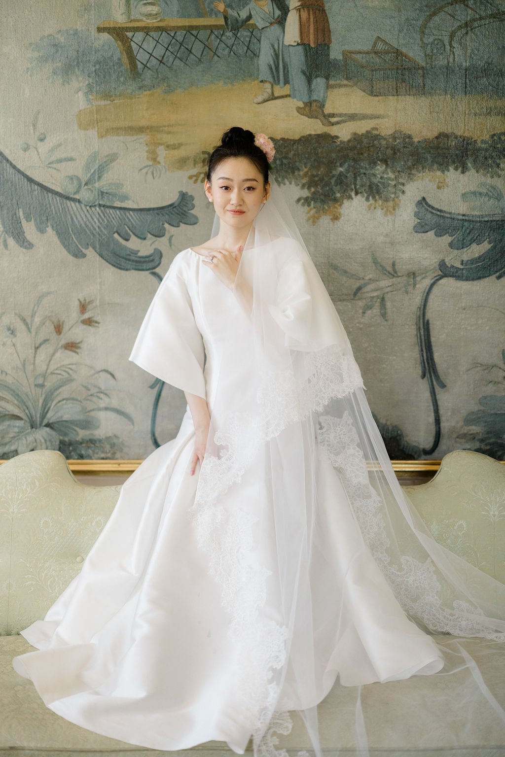 Elegant bride Elopement wedding destination wedding Schloss Leopoldskron Salzburg Fine Events Vienna planning