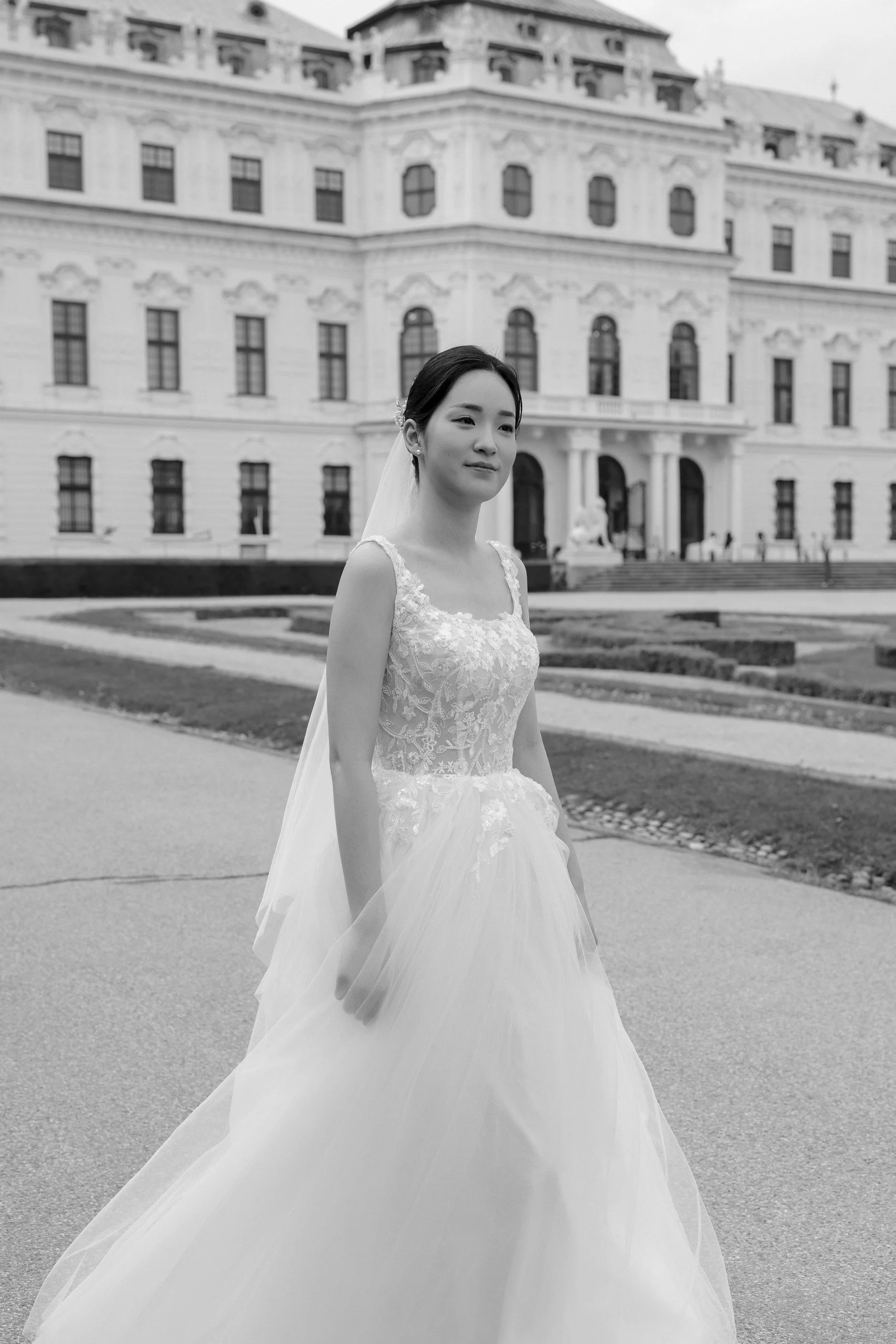 Bride portraits Belvedere Palace gardens Vienna elopement Fine Events Vienna