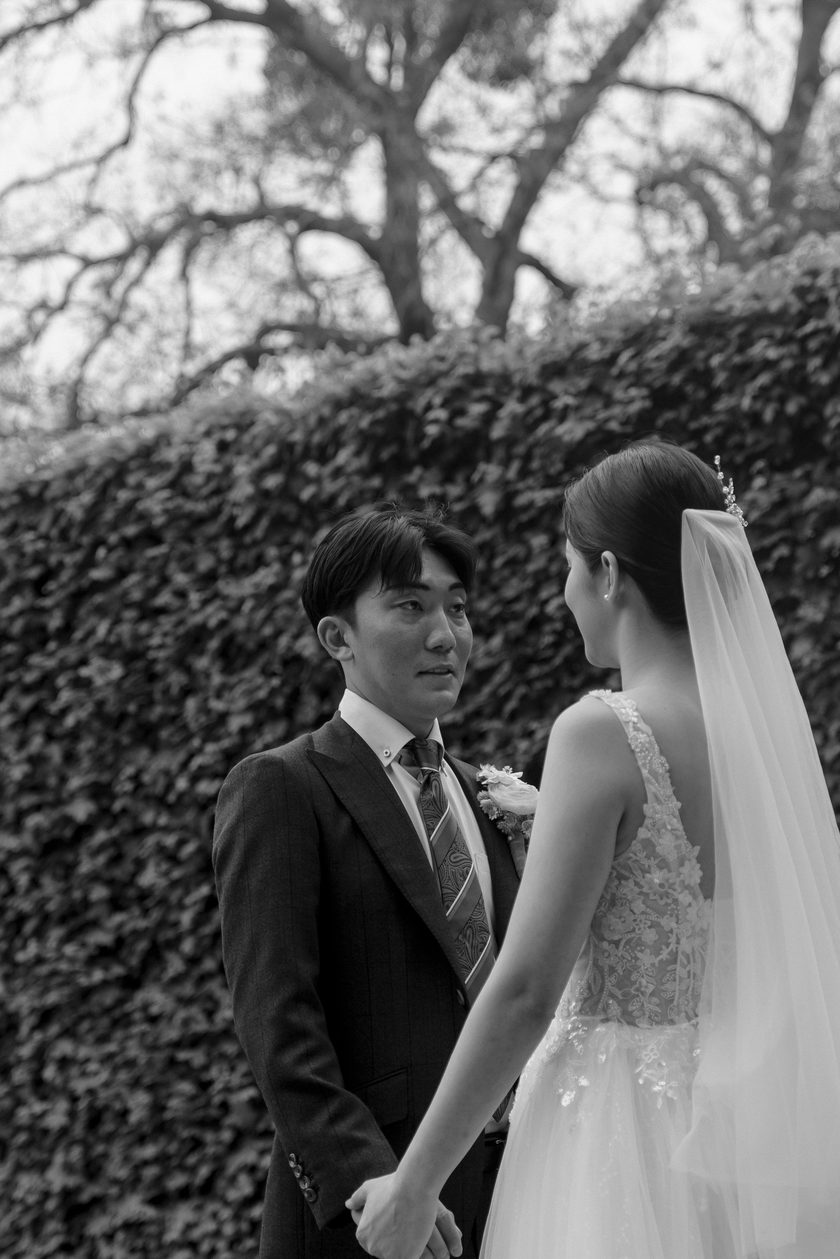 Intimate couple portraits Belvedere gardens Vienna wedding Fine Events Vienna