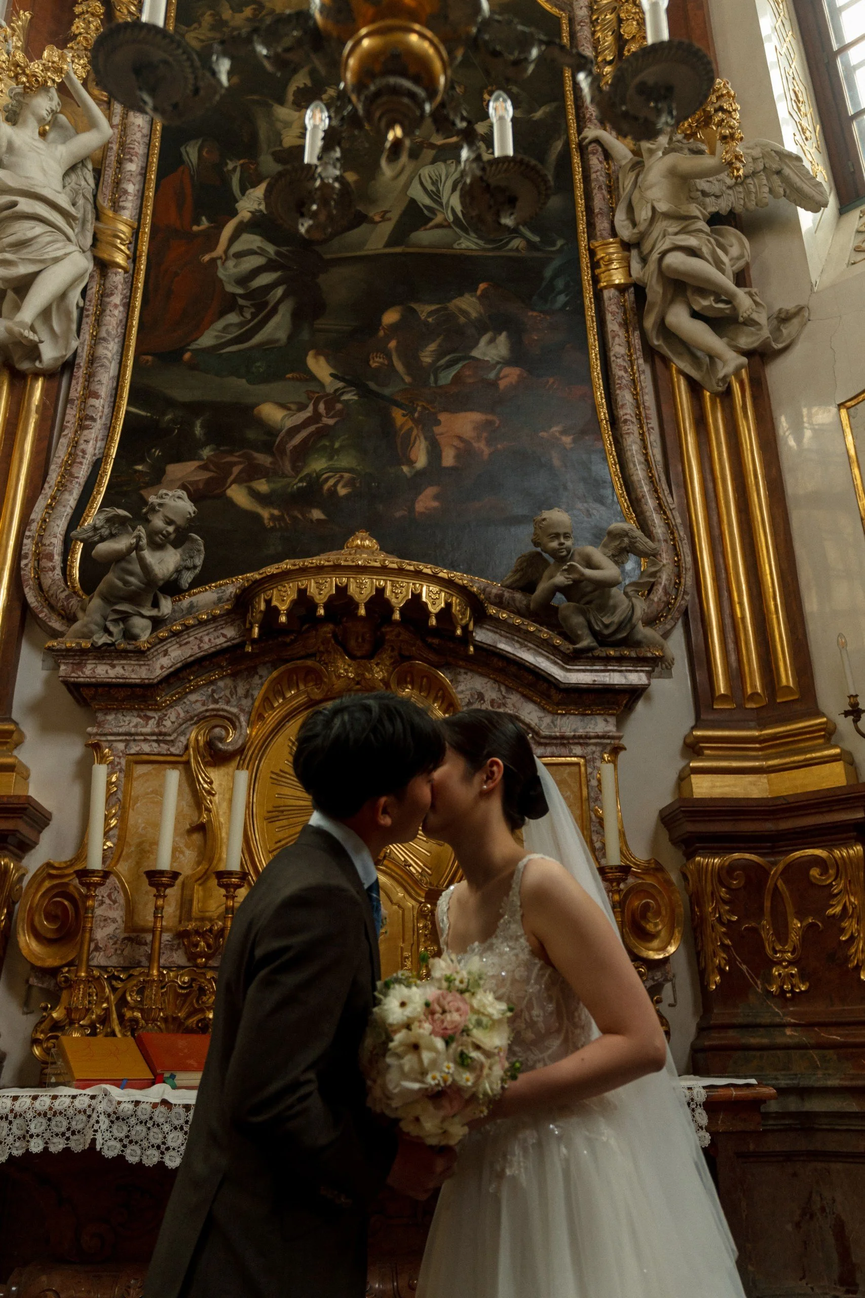 Korean Japanese couple Belvedere Palace indoor Vienna wedding Fine Events Vienna