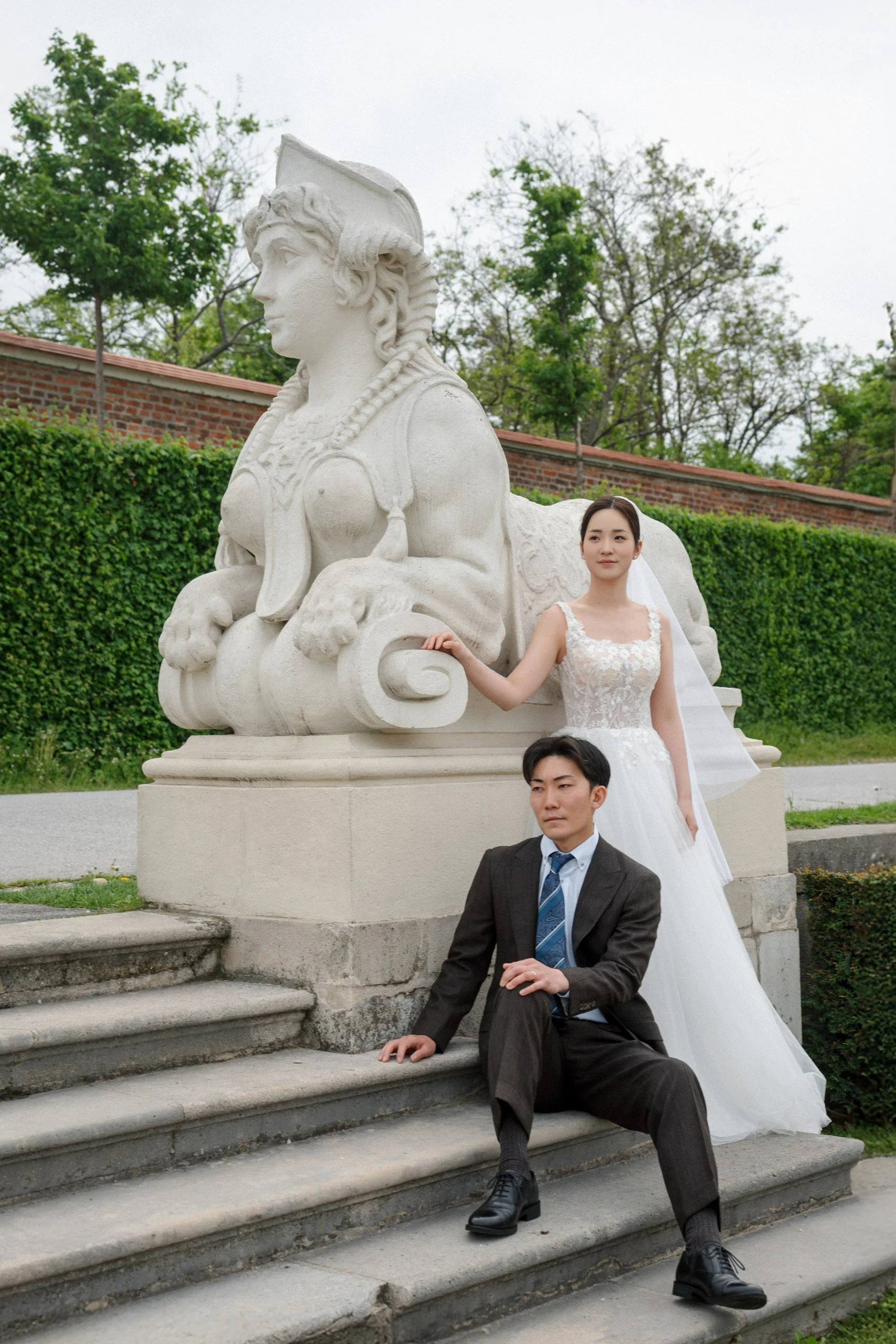 Romantic couple portraits Belvedere Palace gardens Vienna Fine Events Vienna