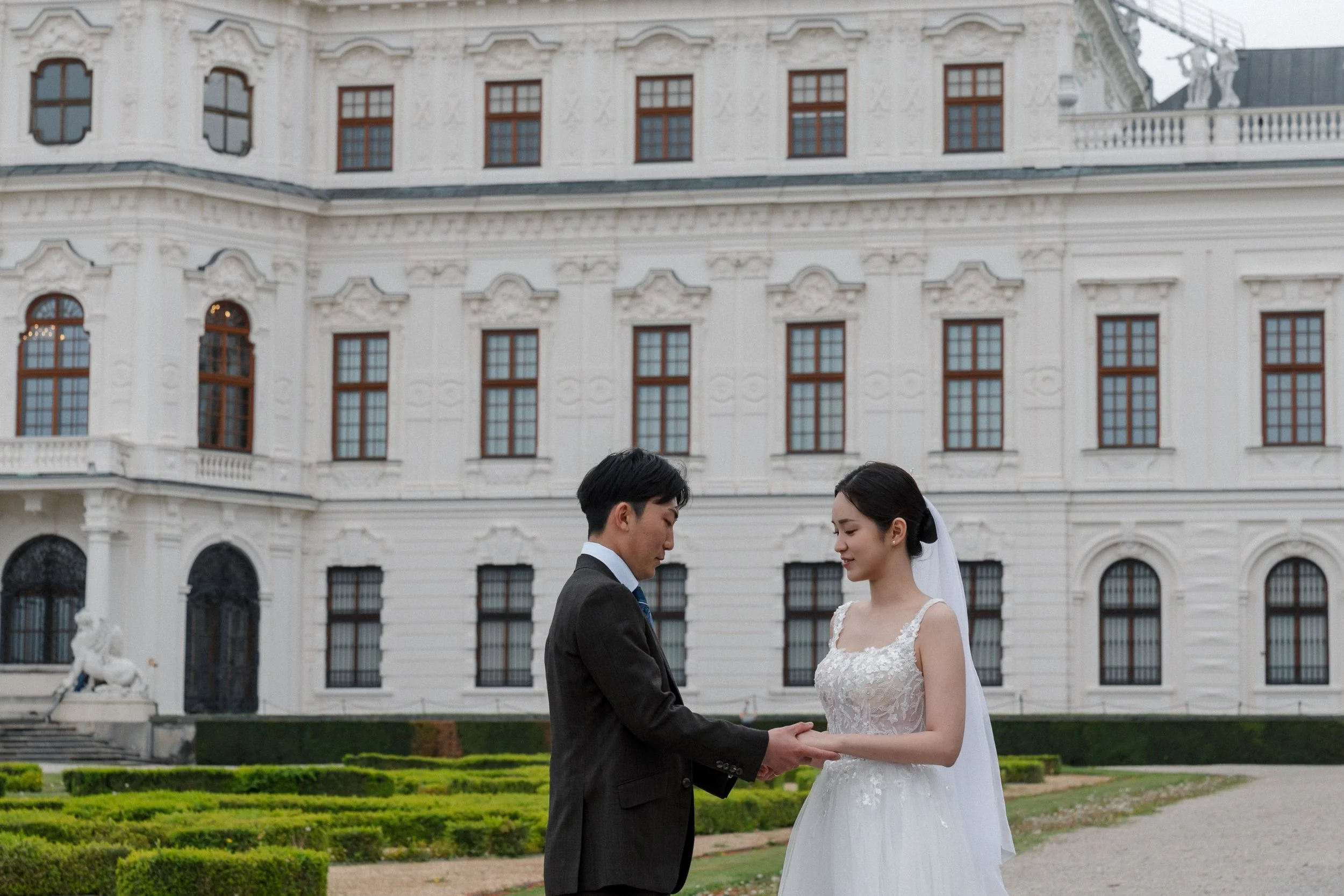 Bride and groom Belvedere Palace gardens Vienna elopement Fine Events Vienna
