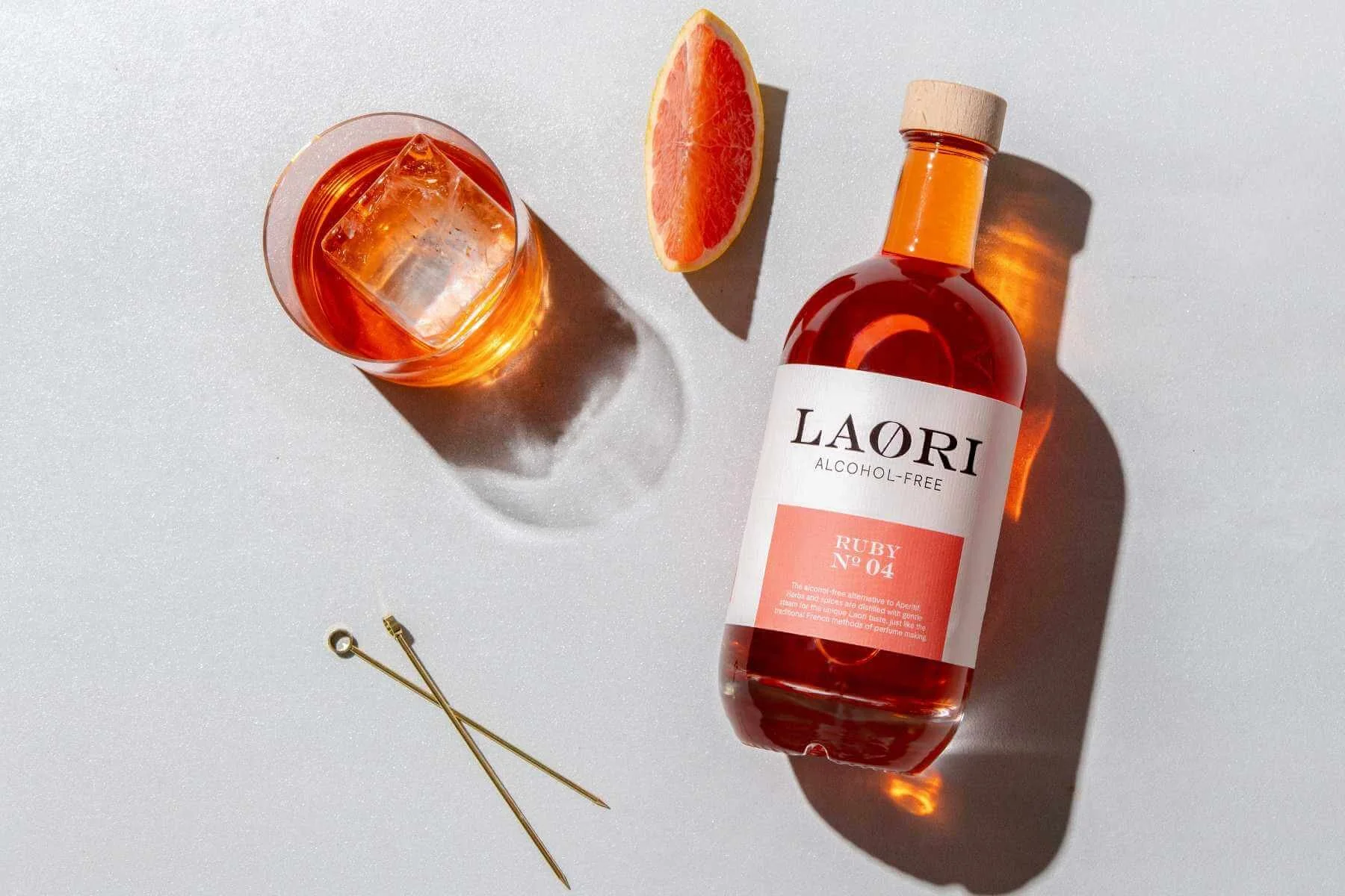 Laori Ruby No. 04 alcohol-free aperitif bottle with spritz and grapefruit