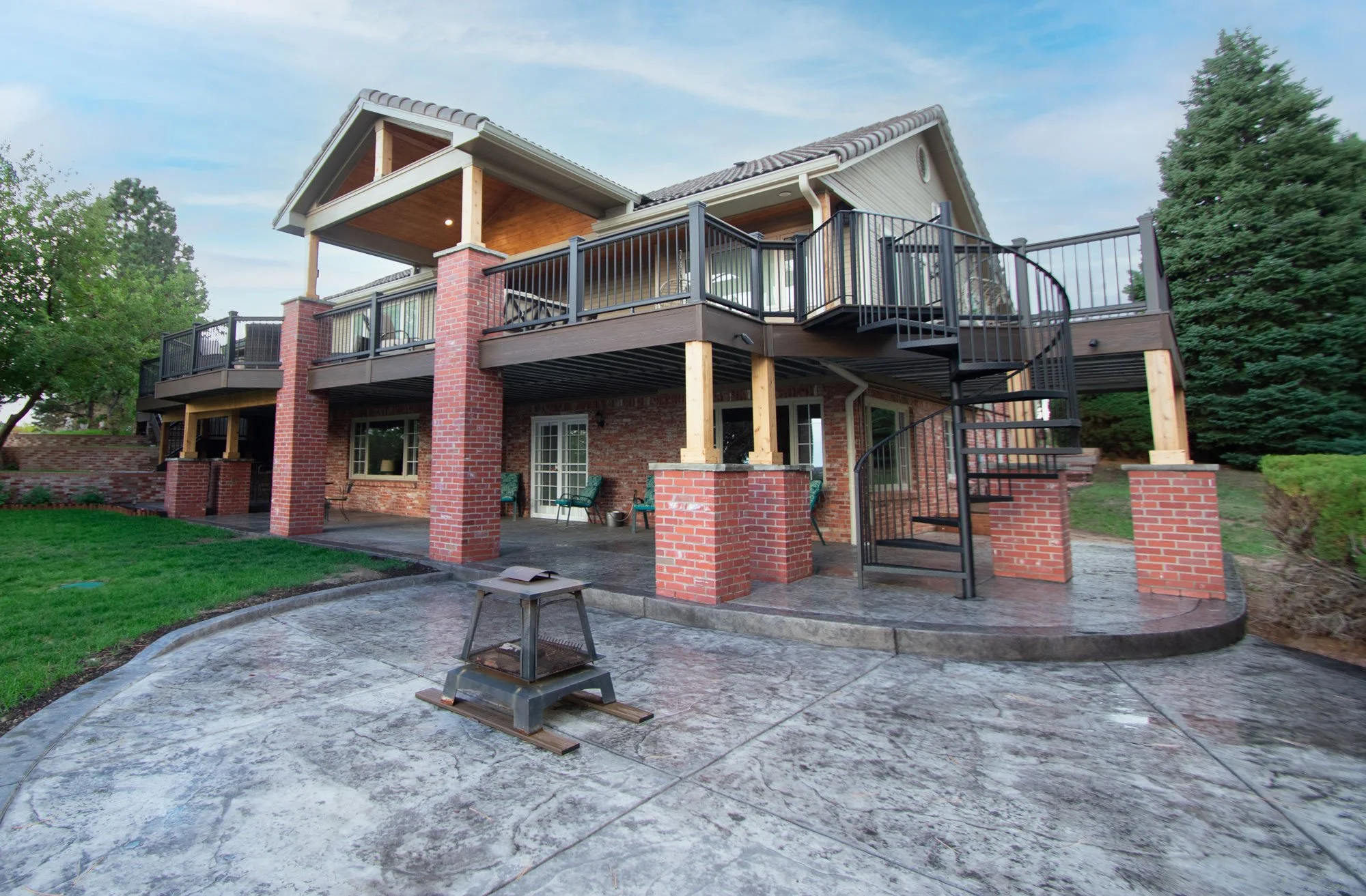 Custom Outdoor Living Spaces, Decks, Pergolas &amp; Patio Covers ...