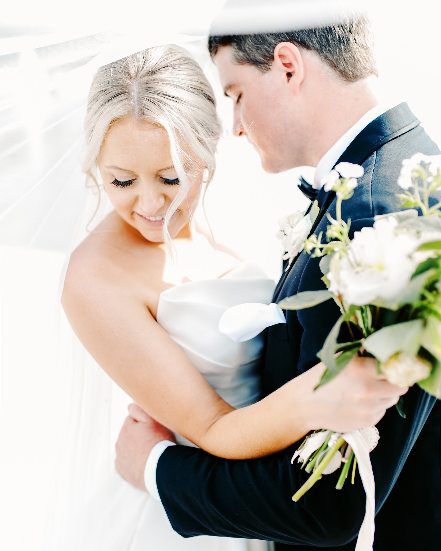 Like a sister 💕 There&rsquo;s something so special about those friends who make you feel truly heard, seen, and loved&mdash;those who treat you like family, no matter what. 

That&rsquo;s how I approach every bride I work with. On your wedding day a