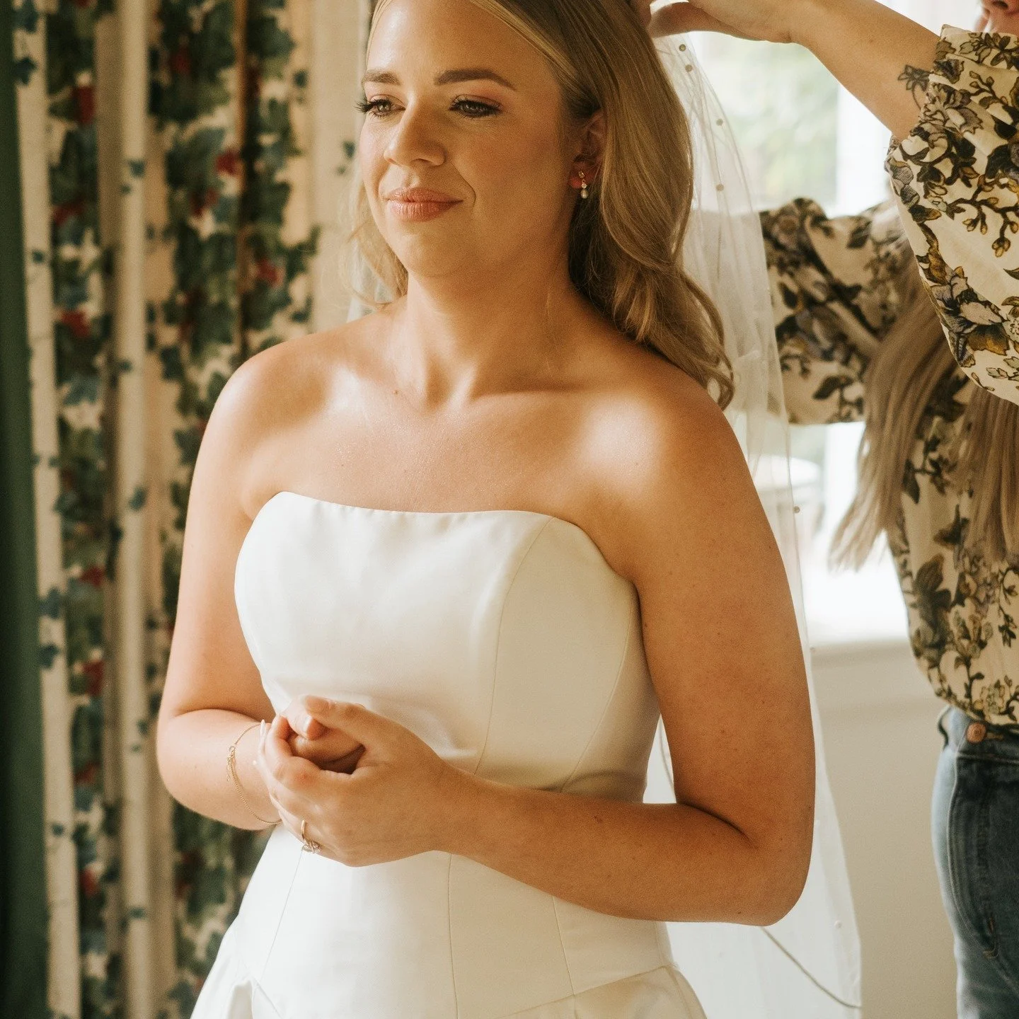 There&rsquo;s something about soft glam against historic stone and moody skies that just hits differently. Effortless, timeless, and completely her.

Moments like this remind me why I love what I do &mdash; creating soft, glowing bridal beauty that d