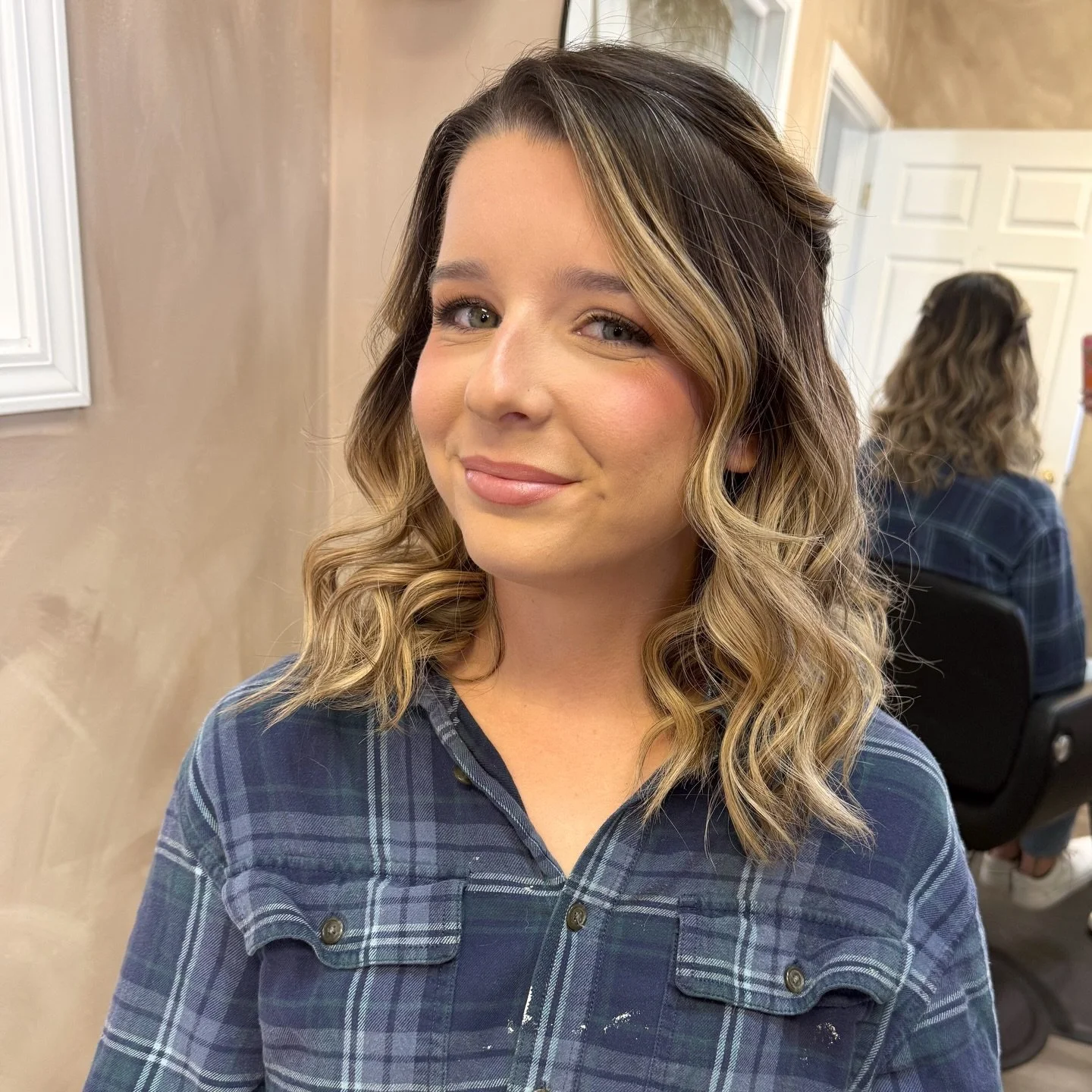 Engagement session glam &mdash; but let&rsquo;s talk strategy. 💍

Engagement photos require a slightly different approach than wedding day makeup. Here&rsquo;s why:

&bull; More natural light &rarr; Makeup needs warmth and dimension so the face does