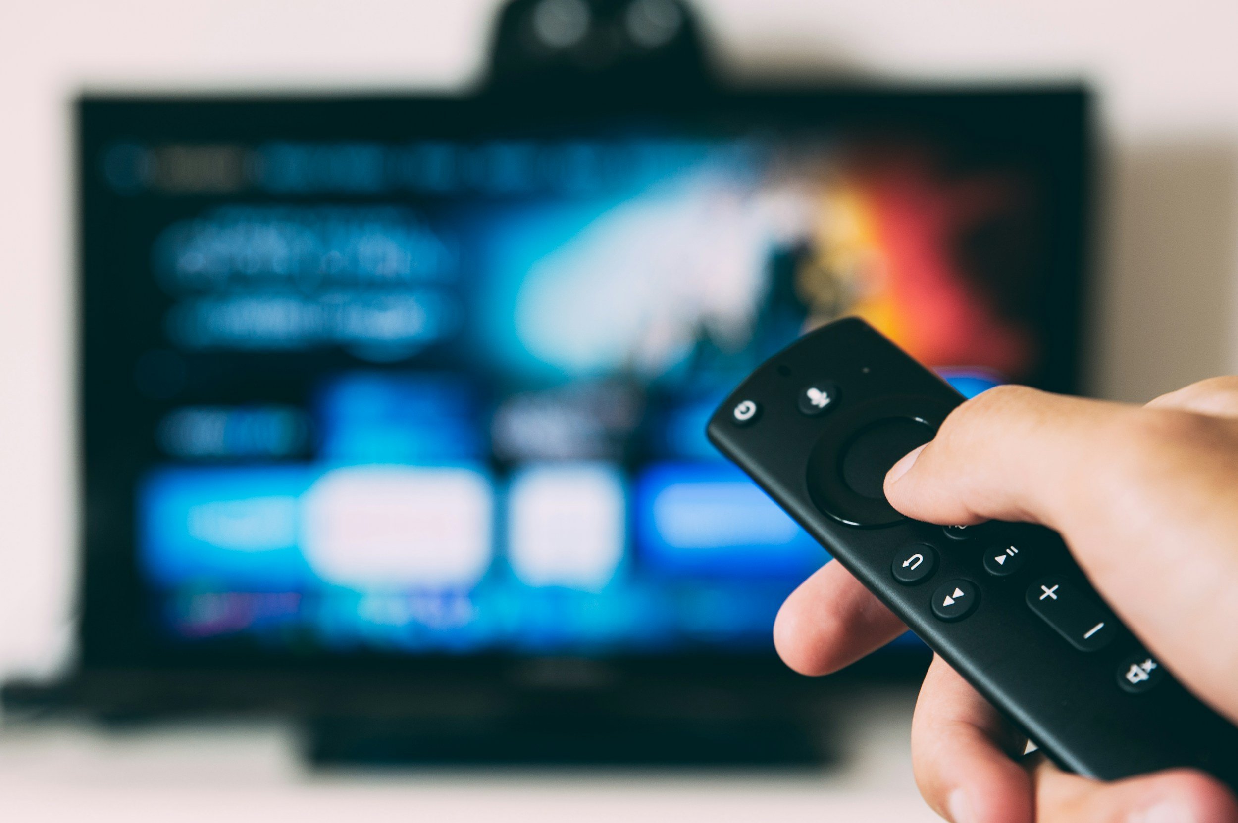 Zalety i wady reklamy Connected TV