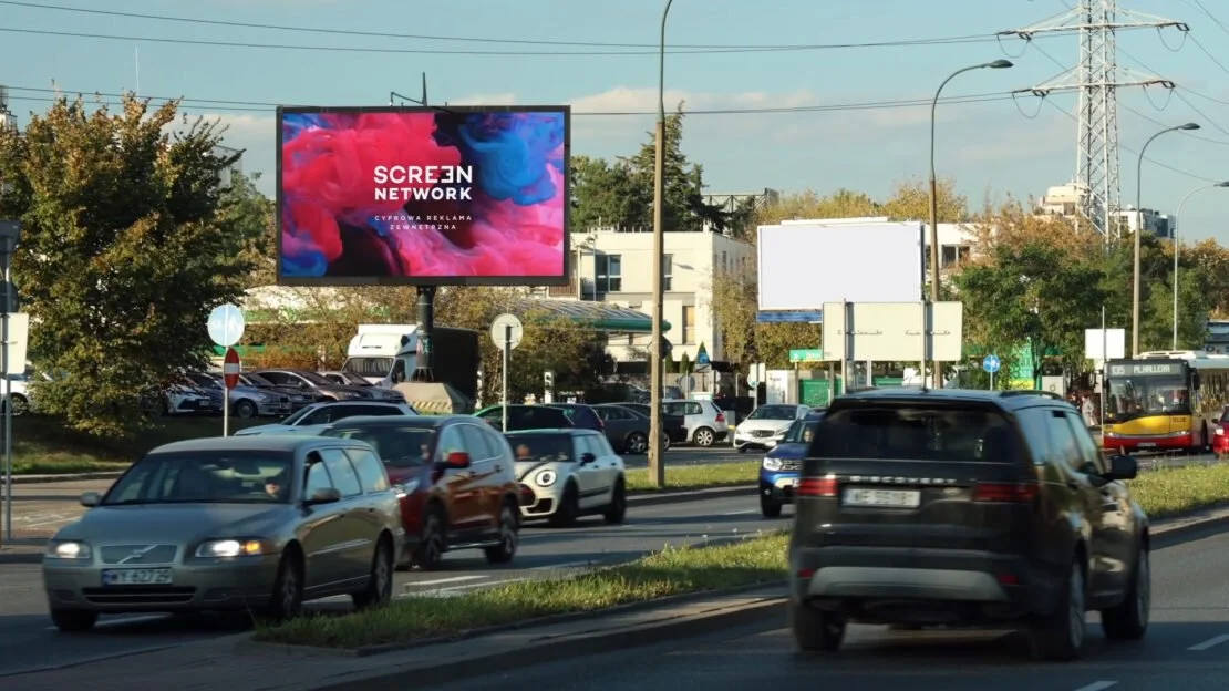 Jak zaplanować kolejność TV, OOH i paid social przy premierze produktu
