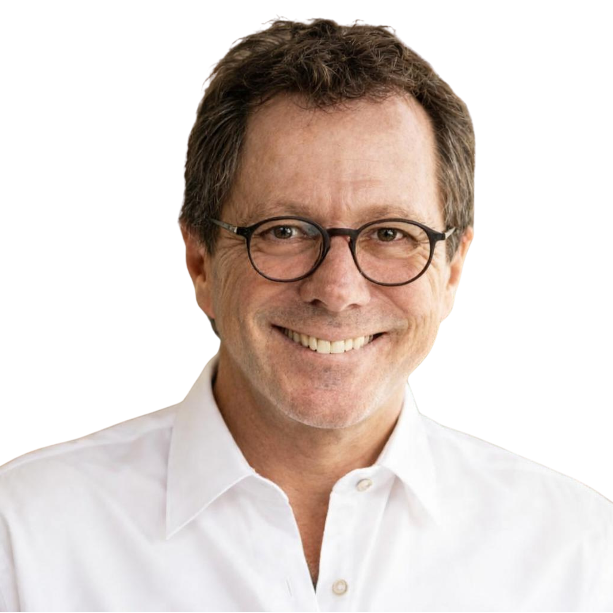 Visage d'un homme portant des lunettes rondes, sourire et cheveux bruns.