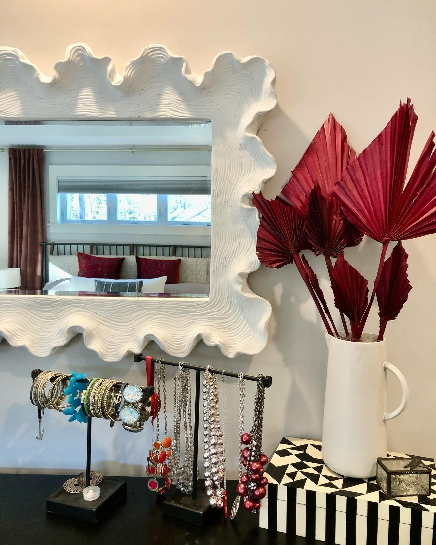 And simply because I am a girl who loves texture and pops of red&hellip; this is a lovely last look spot when headed out. 

#ballarddesigns #mirrorenvy #redpalm #interiorstyling #makeitworkforyourclient #jewelryspot