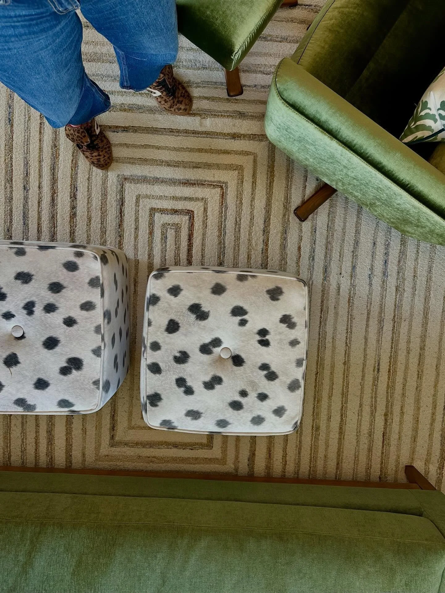 Lotta green, little animal print✅ 

#designincolor #greeninteriorinspo #603design #roomsthatfeellikehome