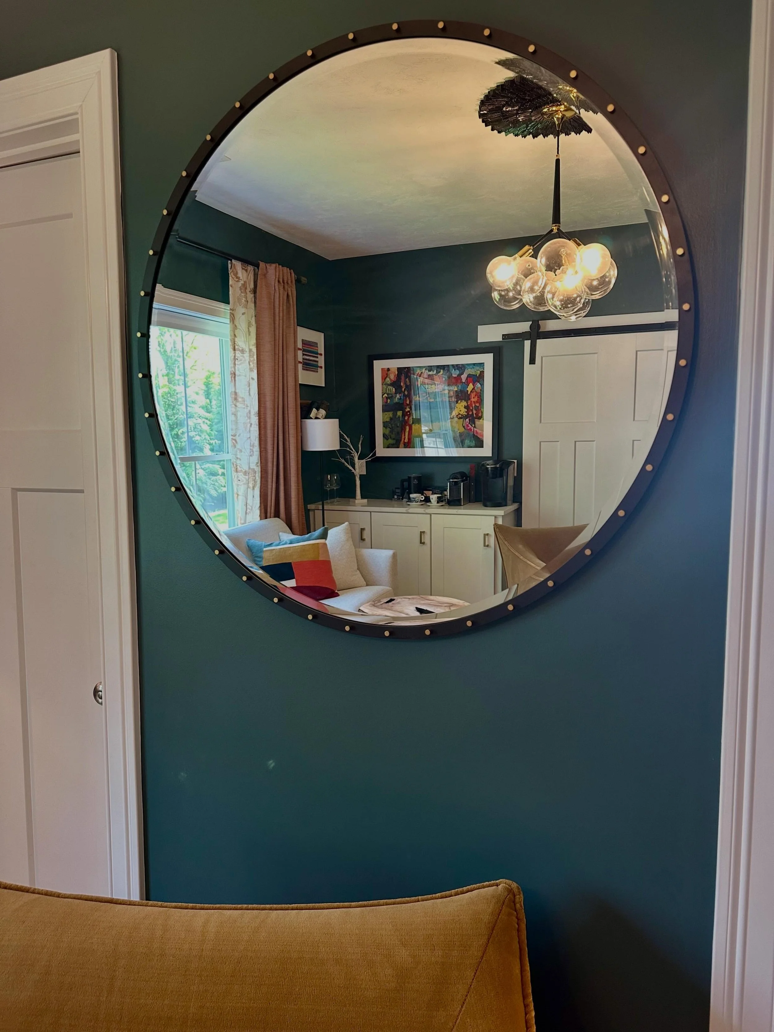 Stillwater by @sherwinwilliams for the win in this room.  It was originally white. Which is fine. Fine. Fine&hellip; are you good with just fine? 

@bringbackcolor @seacoastinteriordesign @seacoastdecorator