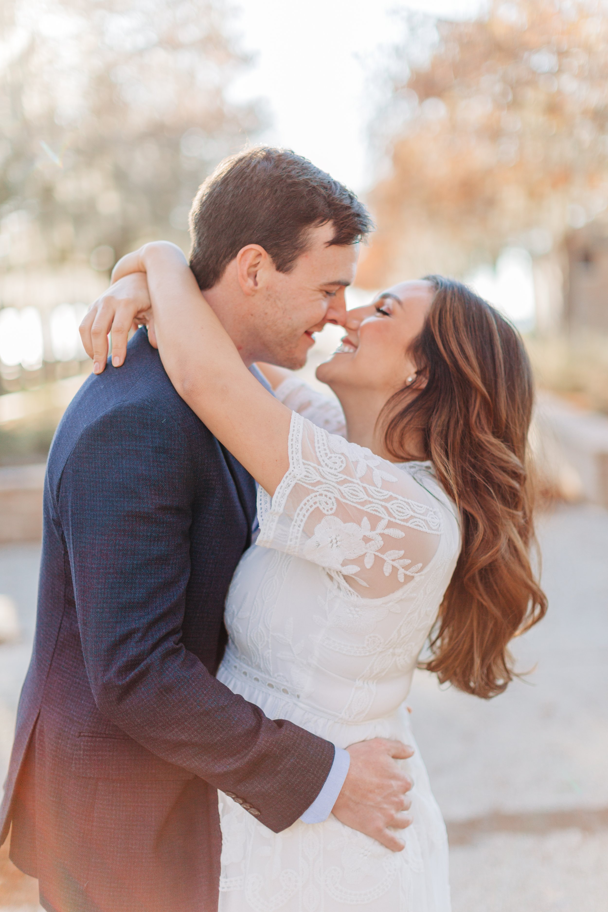 alee and ben’s sunset engagement photos at fontainebleau state park with sarah shaw photography, engagement photos by the water, new orleans engagement photography, baton rouge engagement