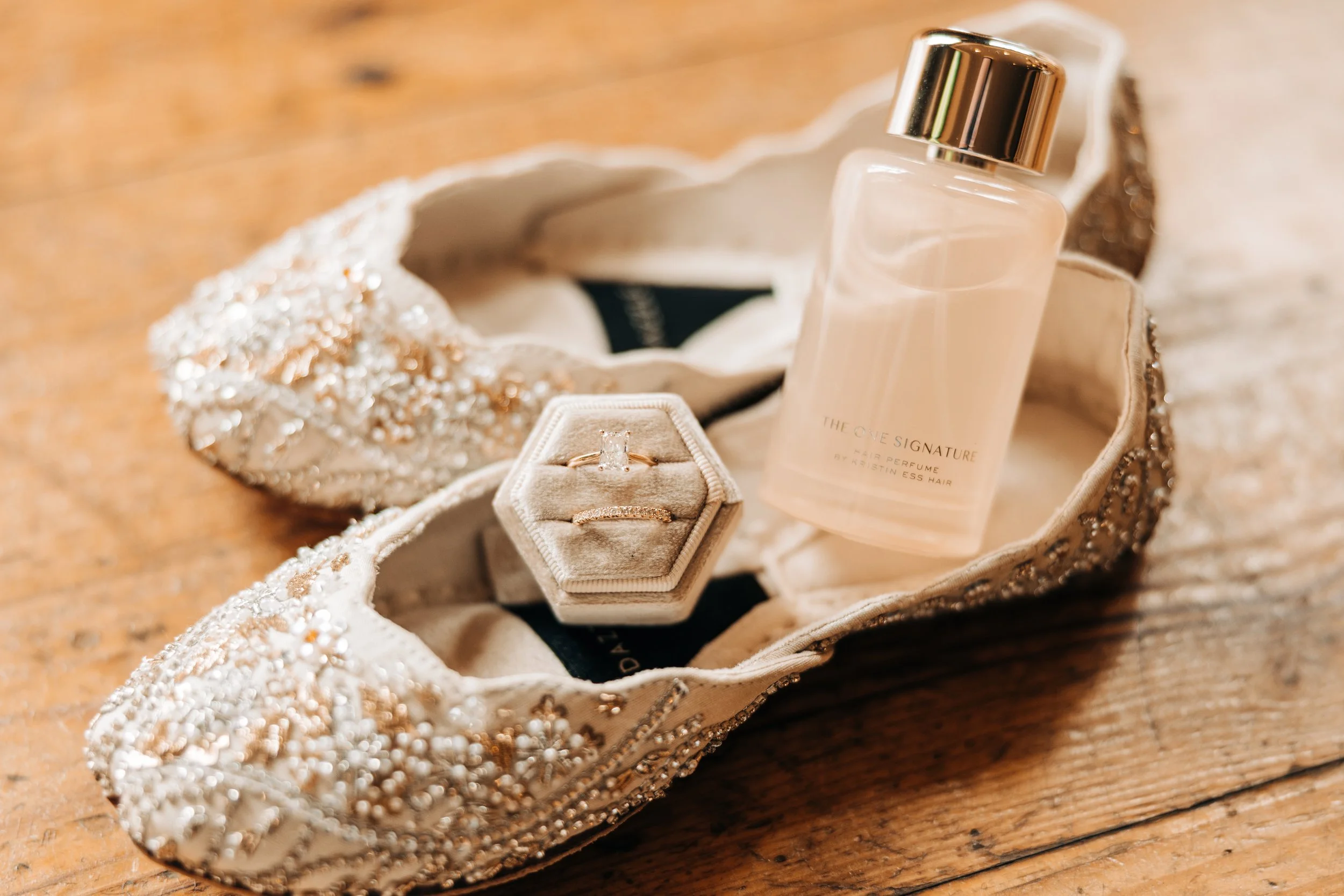 wedding ring photos, bridal perfume photos, wedding details, houmas house wedding photography, baton rouge wedding photography, sarah shaw photography