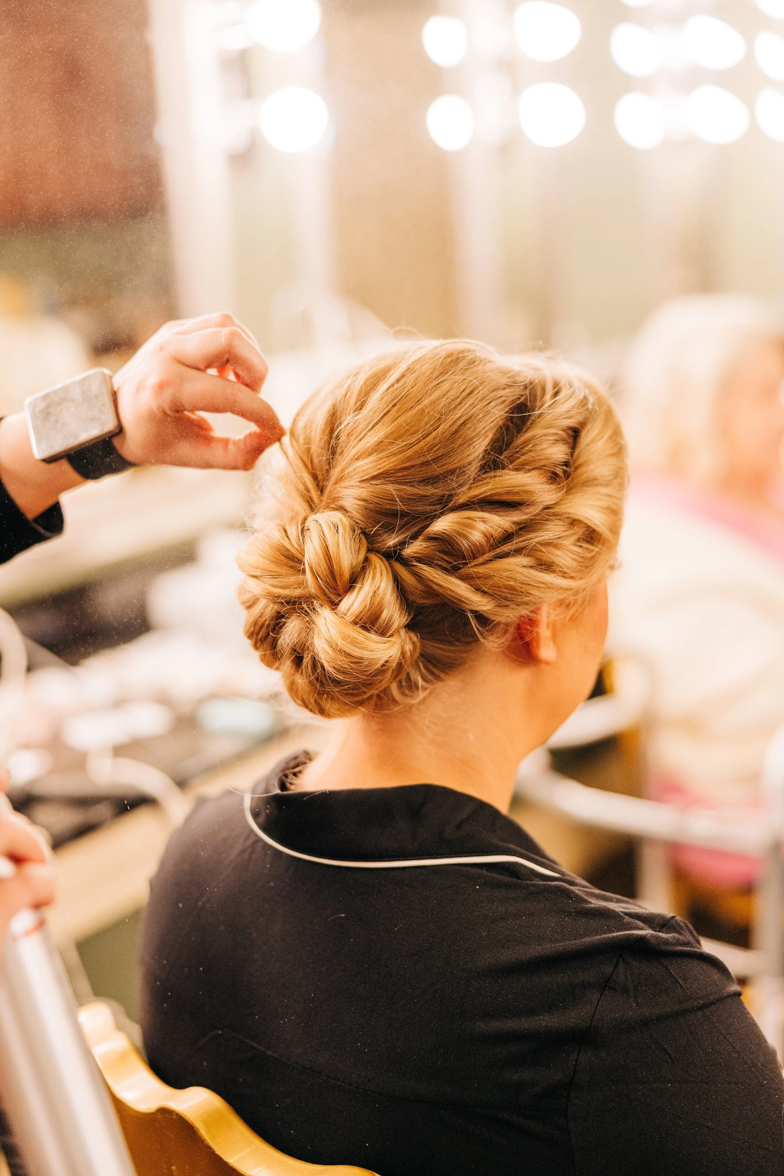bridal hair in the bridal suite at the neptune, houmas house weddings, baton rouge wedding photography, sarah shaw