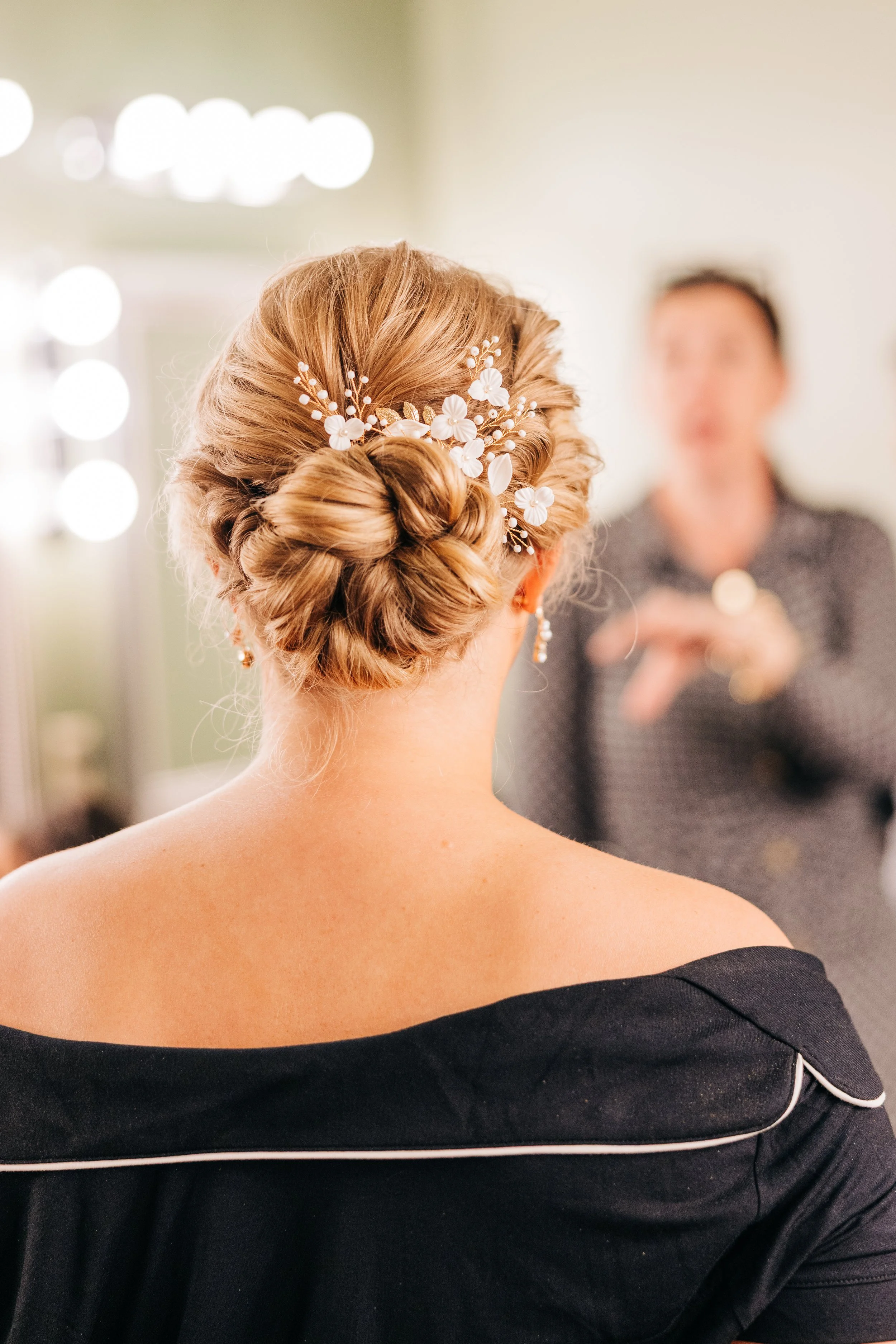 bridal hair in the bridal suite at the neptune, houmas house weddings, baton rouge wedding photography, sarah shaw
