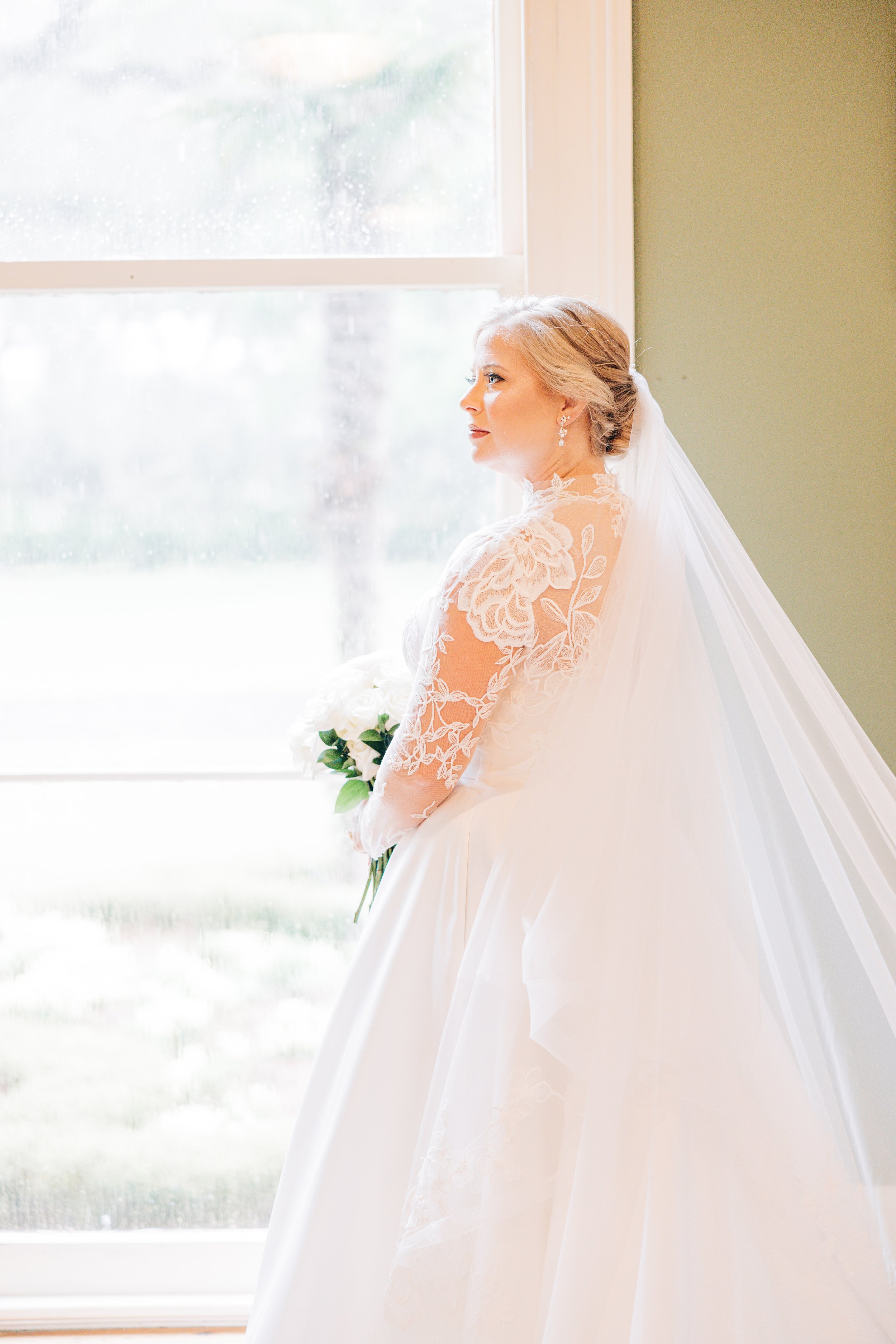 bridal portraits at houmas house baton rouge, baton rouge wedding photography, sarah shaw photography