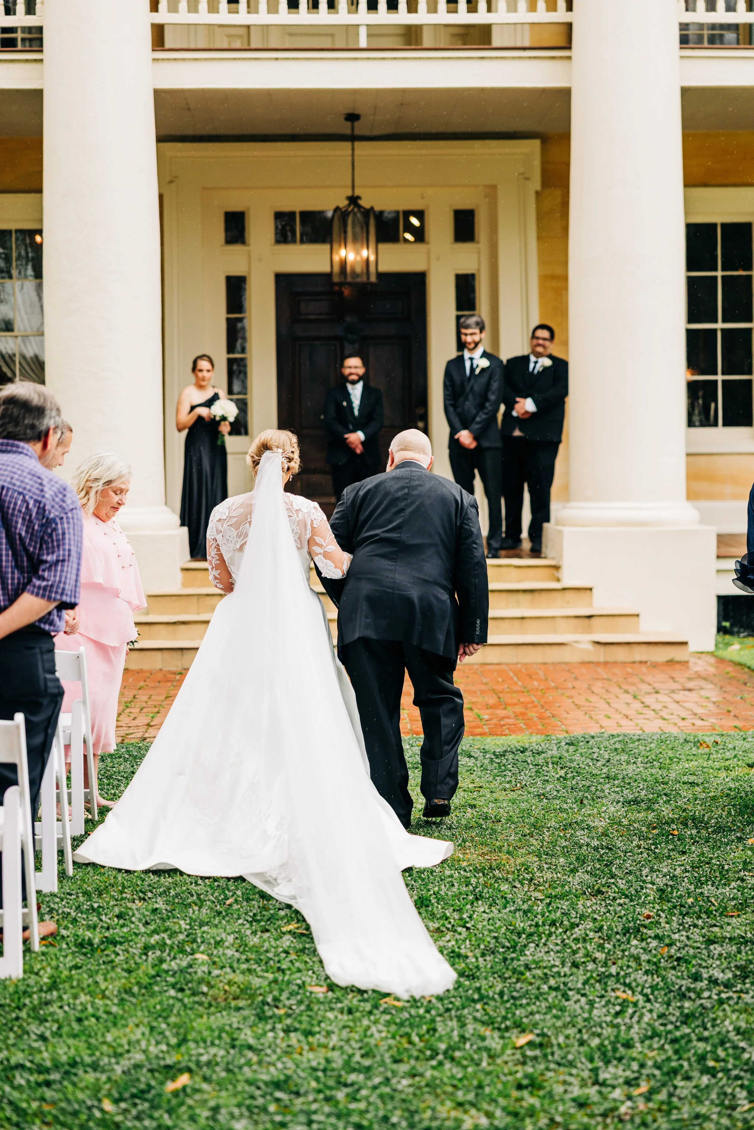 bride and father walking down the aisle at houmas house, houmas house weddings, baton rouge wedding photography