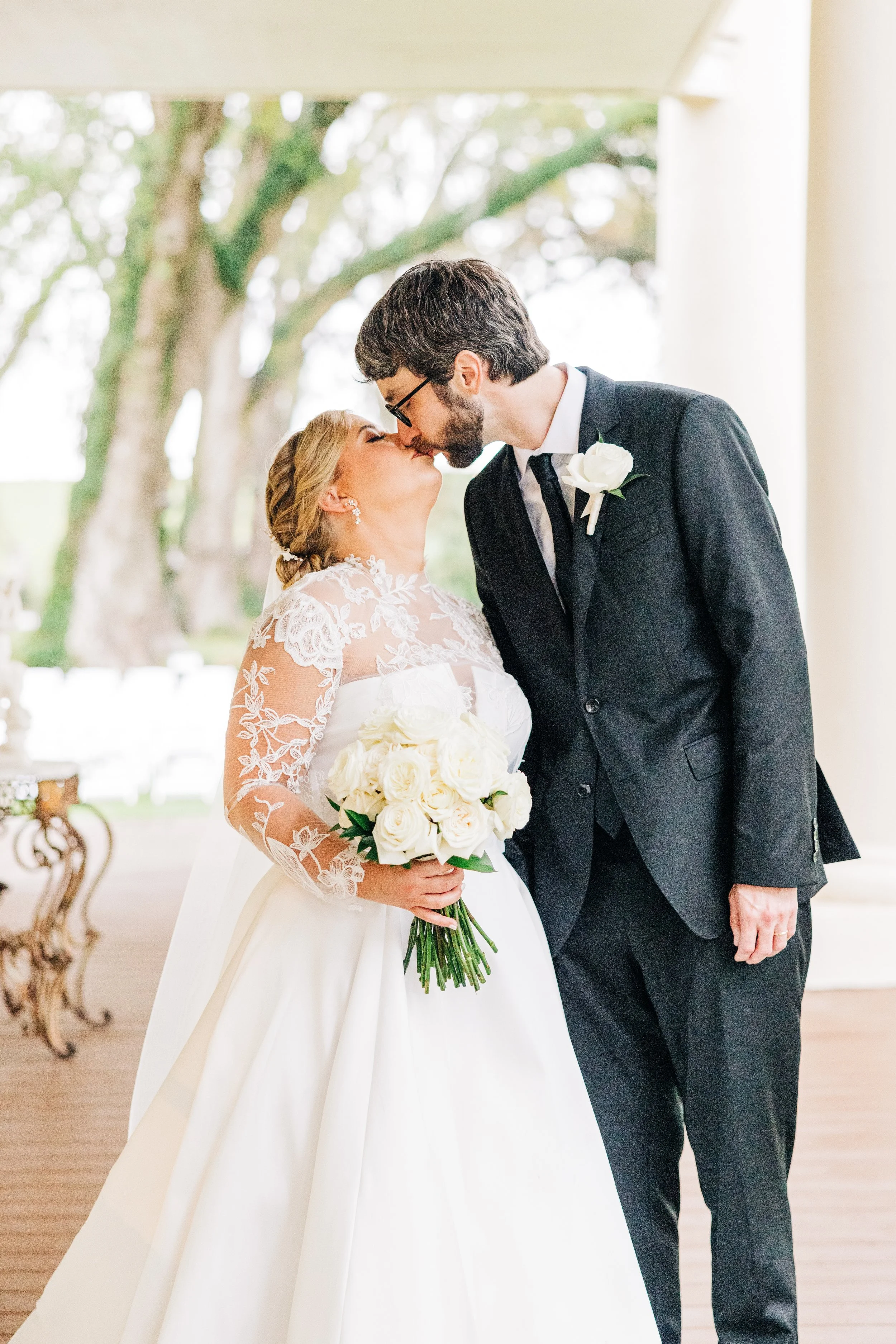 bride and groom portraits on the porch at houmas house baton rouge, baton rouge wedding photography