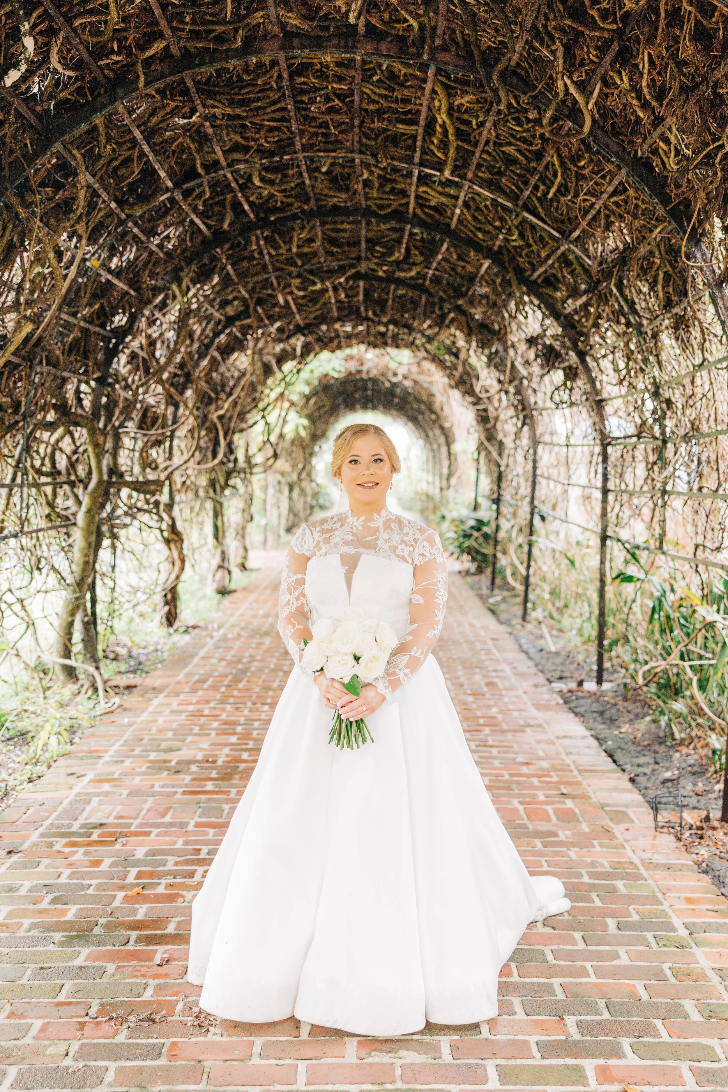 bridal portraits at houmas house baton rouge, bridal portraits under the covered walkway at houmas house, baton rouge wedding photography