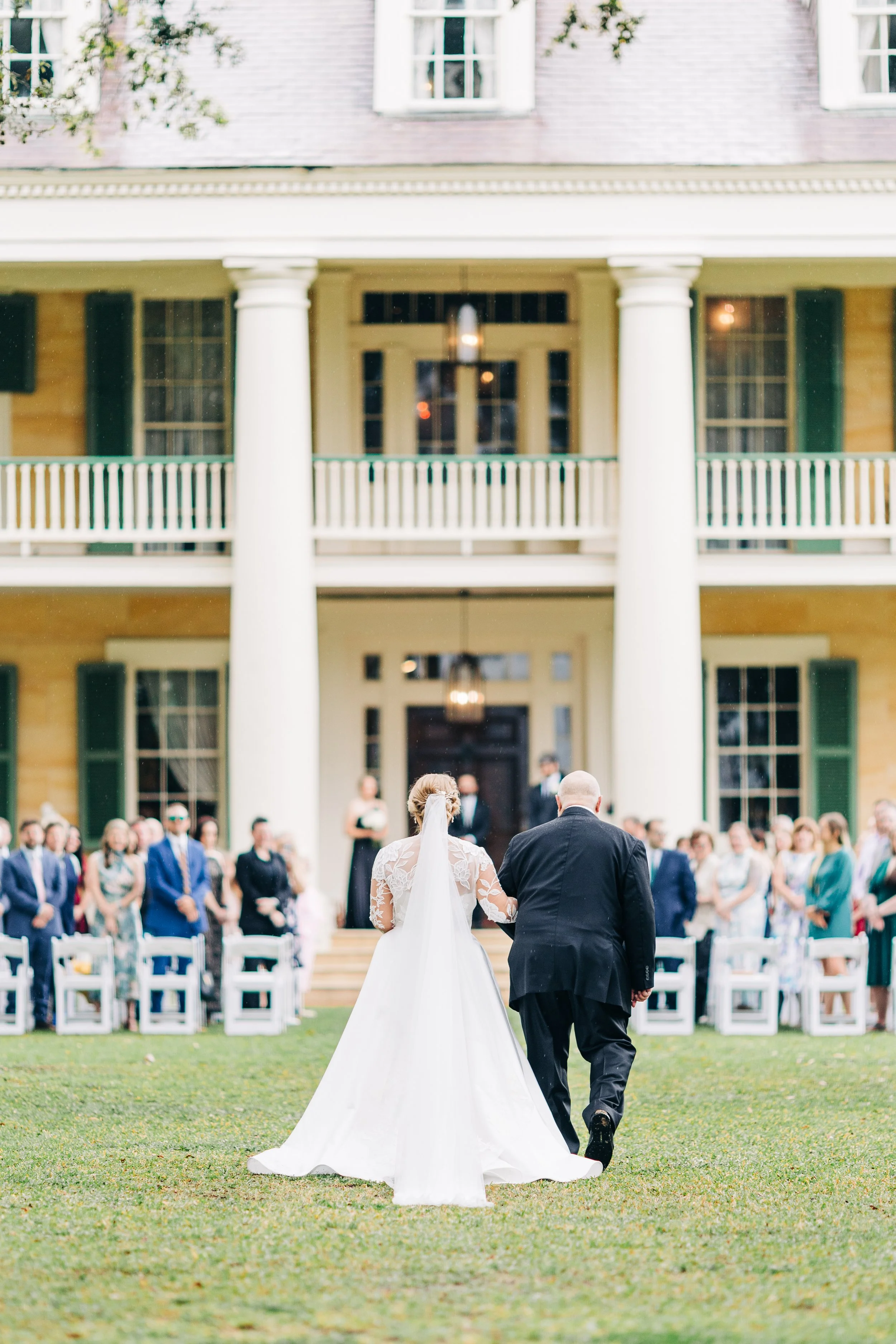 bride and father walking down the aisle at houmas house, houmas house weddings, baton rouge wedding photography