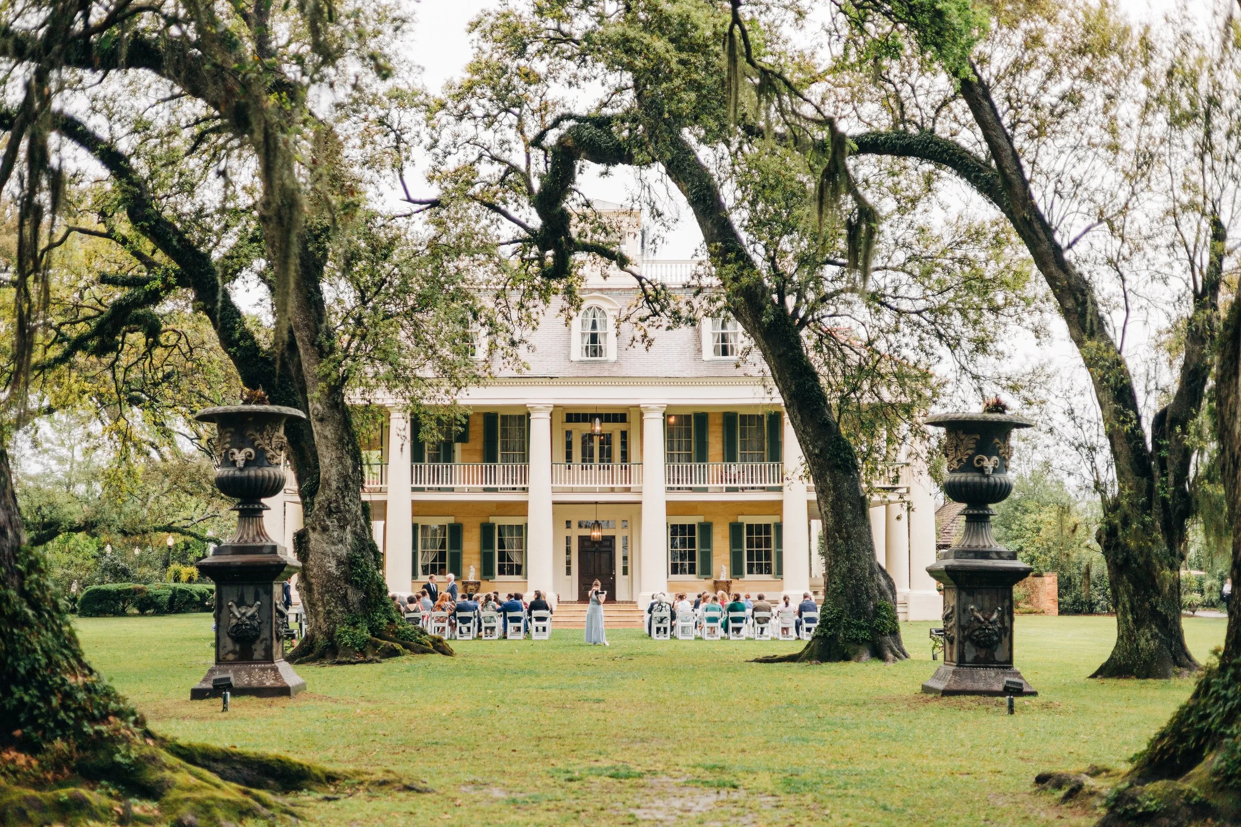 outdoor wedding in spring at houmas house, wide angle photo of houmas house with outdoor ceremony chairs setup, baton rouge wedding photography