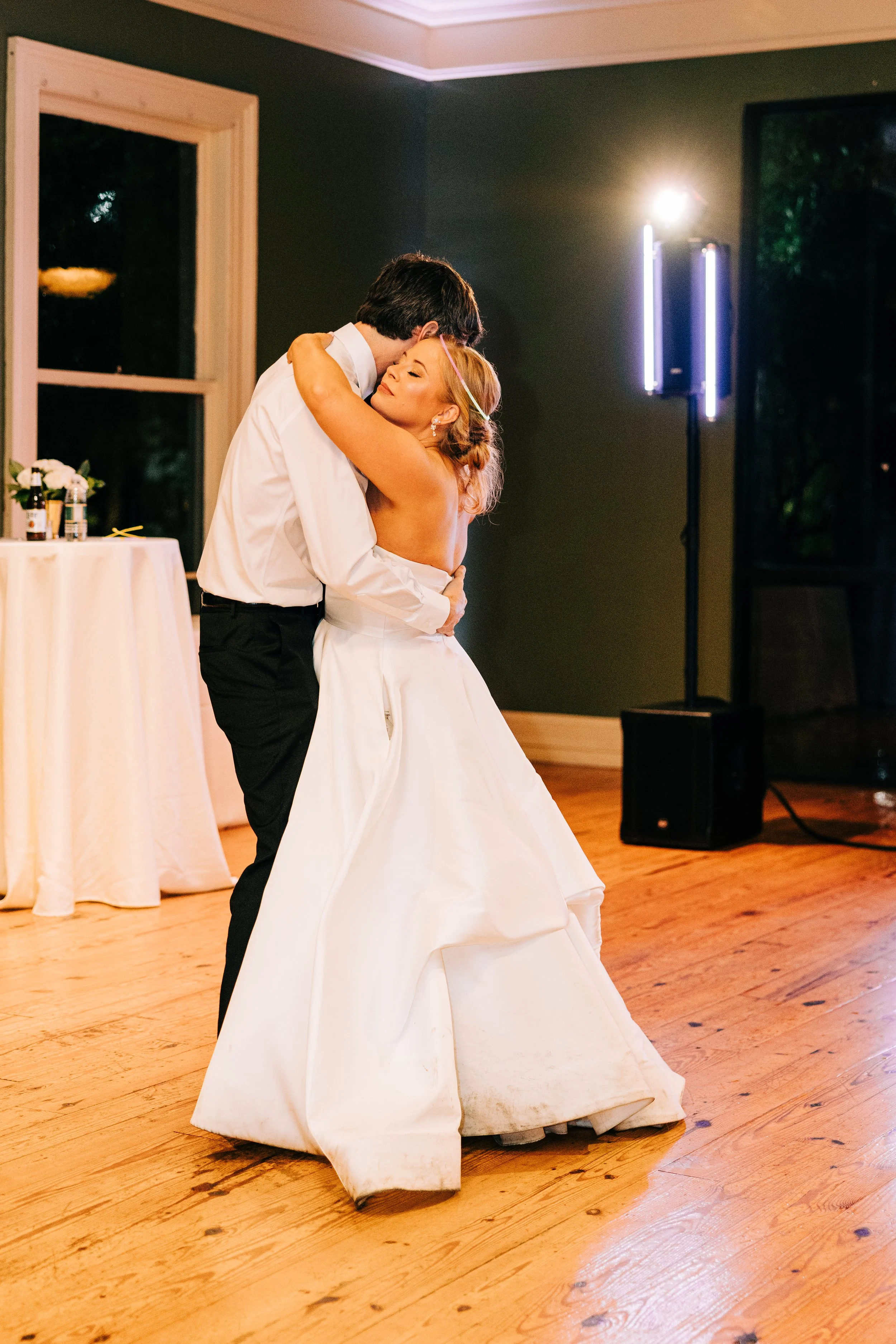 bride and groom private last dance in the neptune at houmas house, baton rouge wedding photography