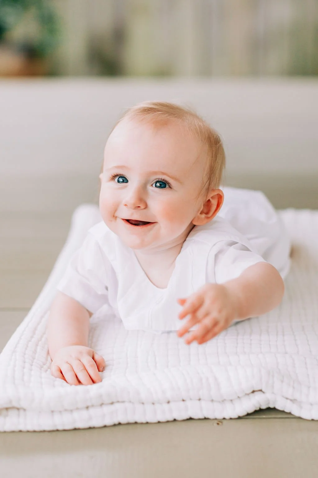 6 month baby boy smiling during milestone session in Baton Rouge