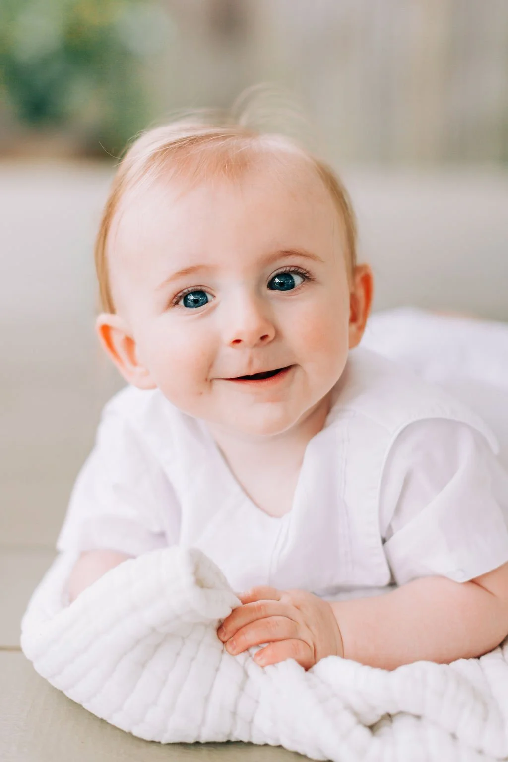 6 month baby boy smiling during milestone session in Baton Rouge