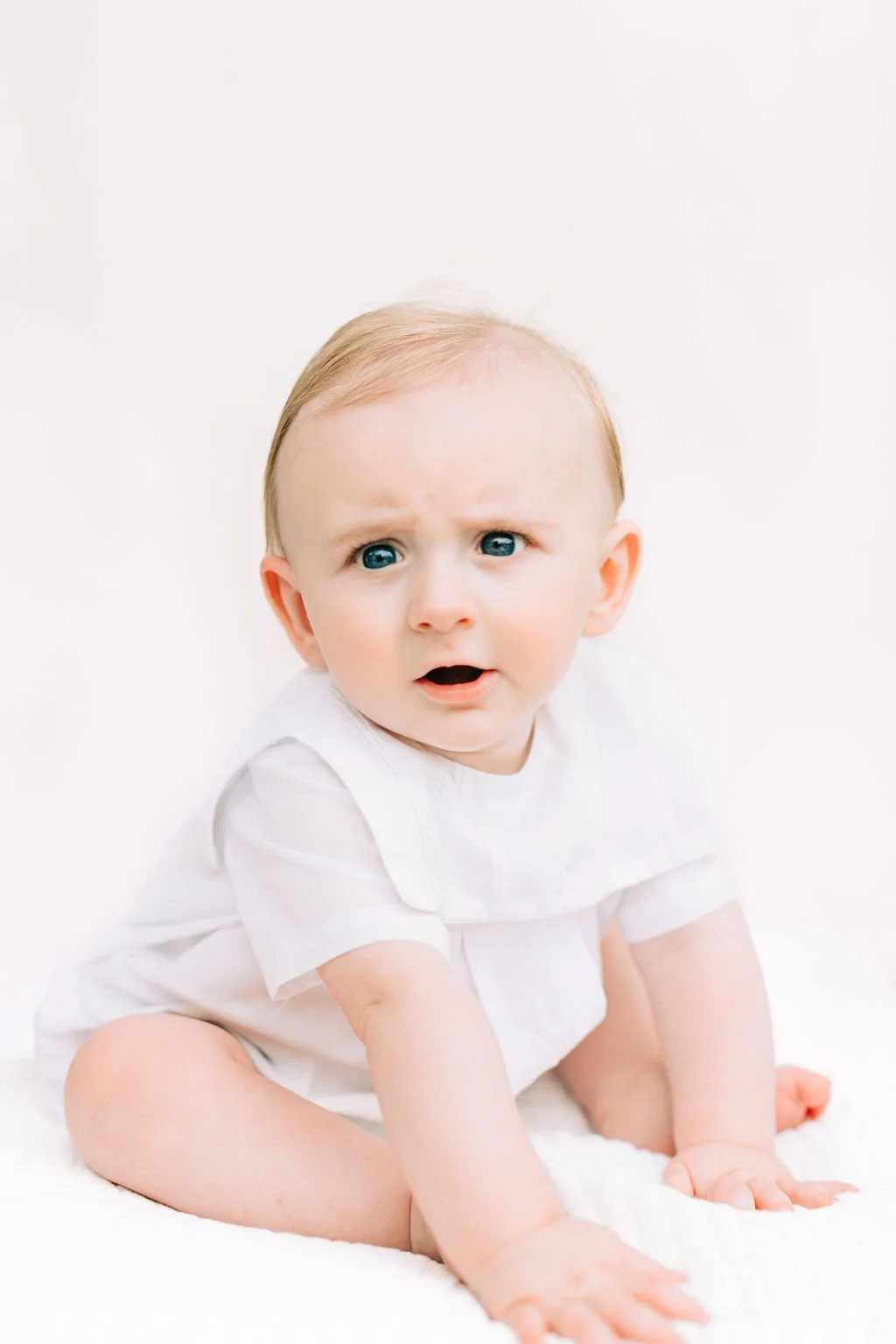 baby sitting and smiling during 6 month photo session Baton Rouge