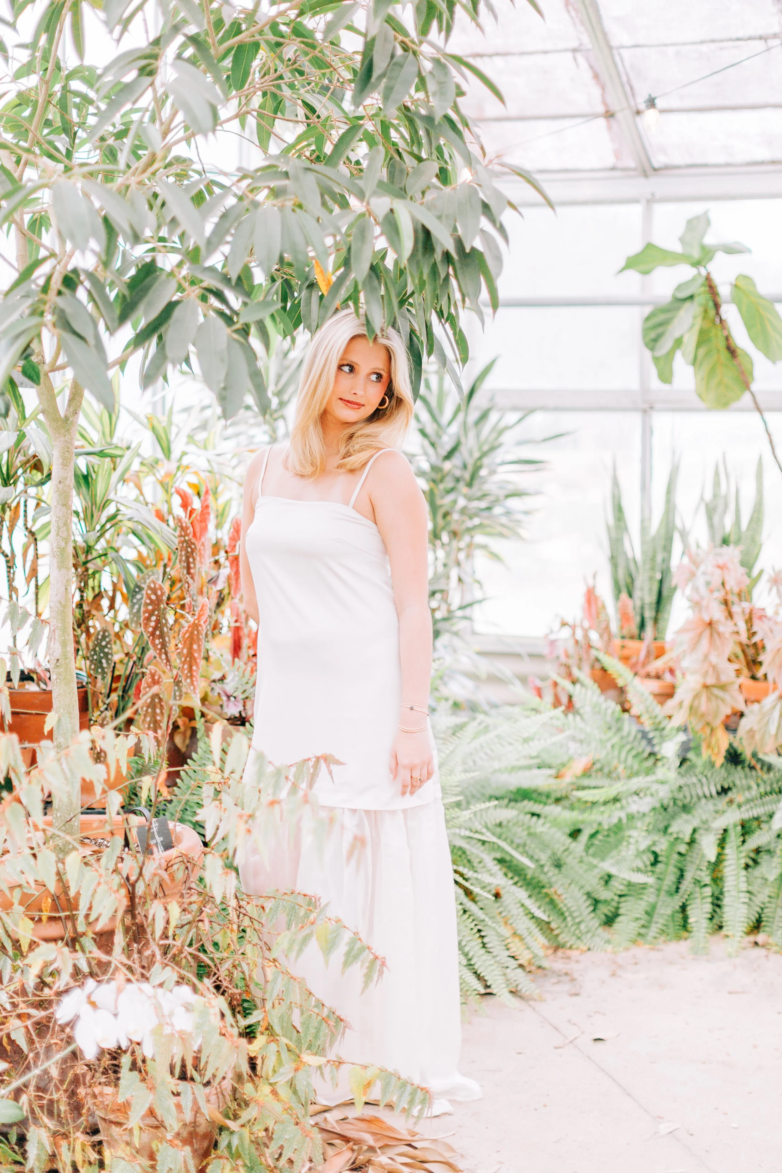 baton-rouge-senior-pictures-greenhouse-burden-gardens.jpg