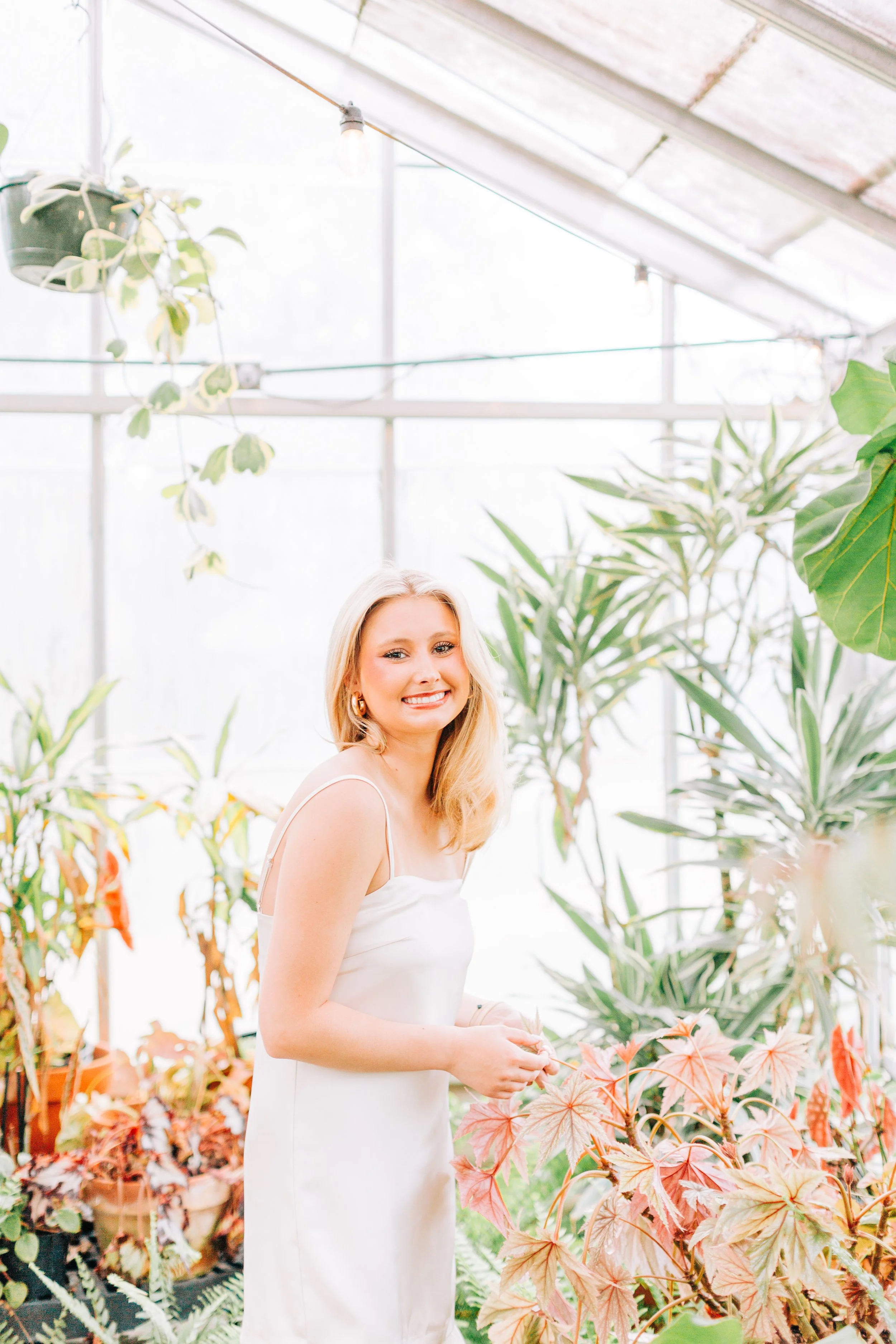 baton-rouge-senior-pictures-greenhouse-burden-gardens.jpg