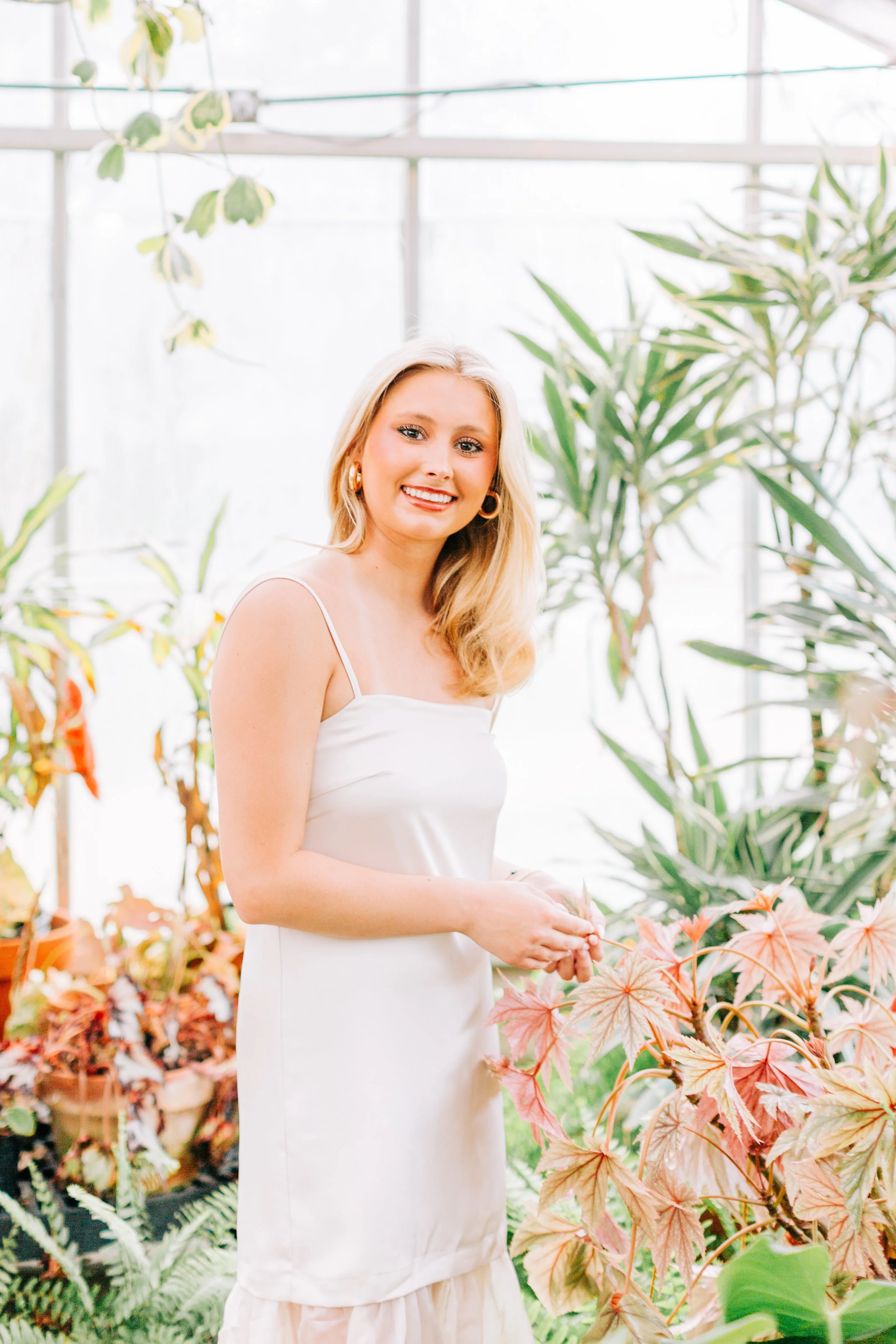 baton-rouge-senior-pictures-greenhouse-burden-gardens.jpg
