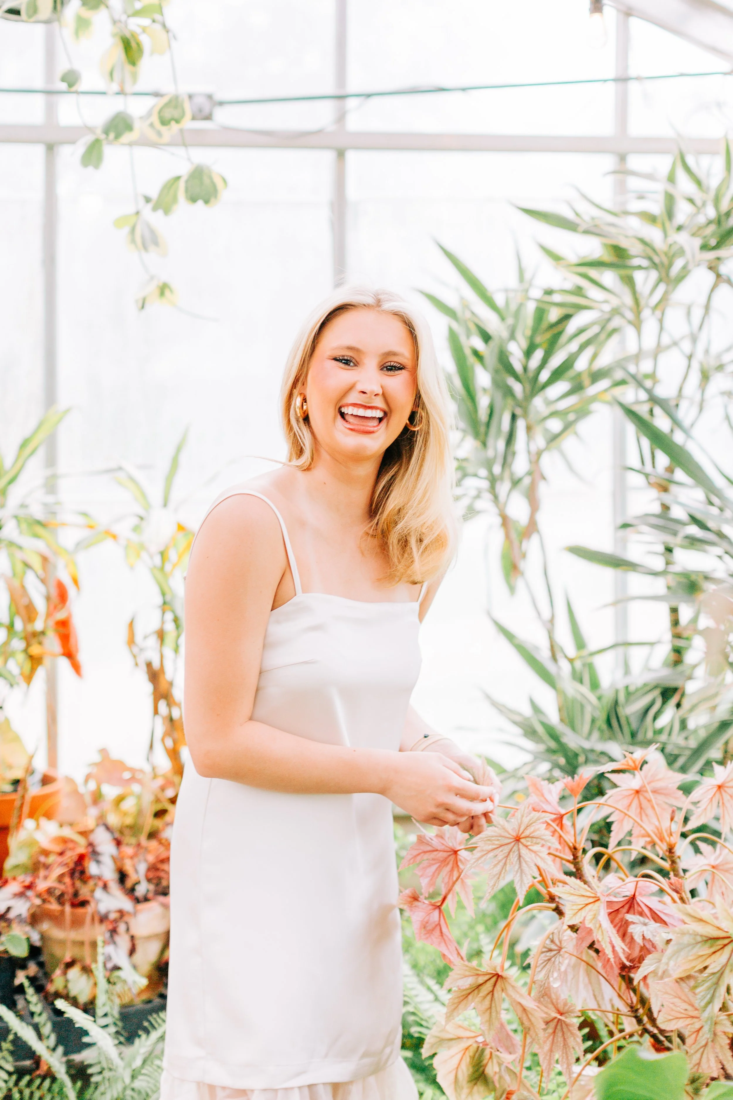 baton-rouge-senior-pictures-greenhouse-burden-gardens.jpg
