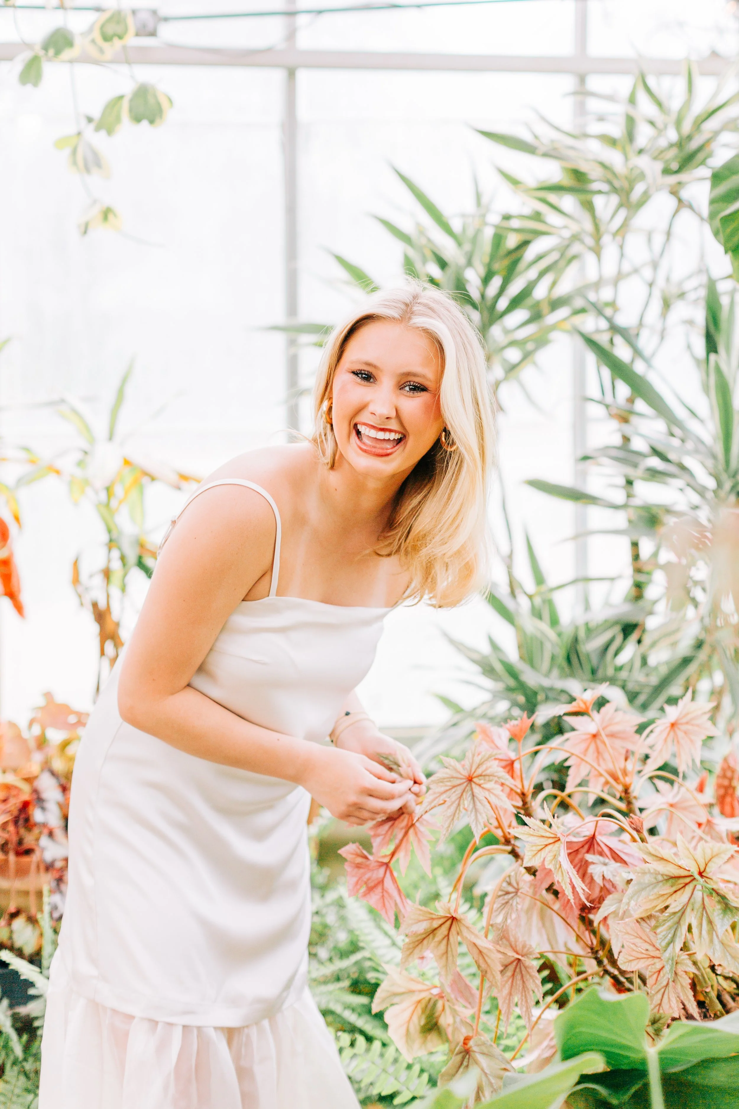 baton-rouge-senior-pictures-greenhouse-burden-gardens.jpg