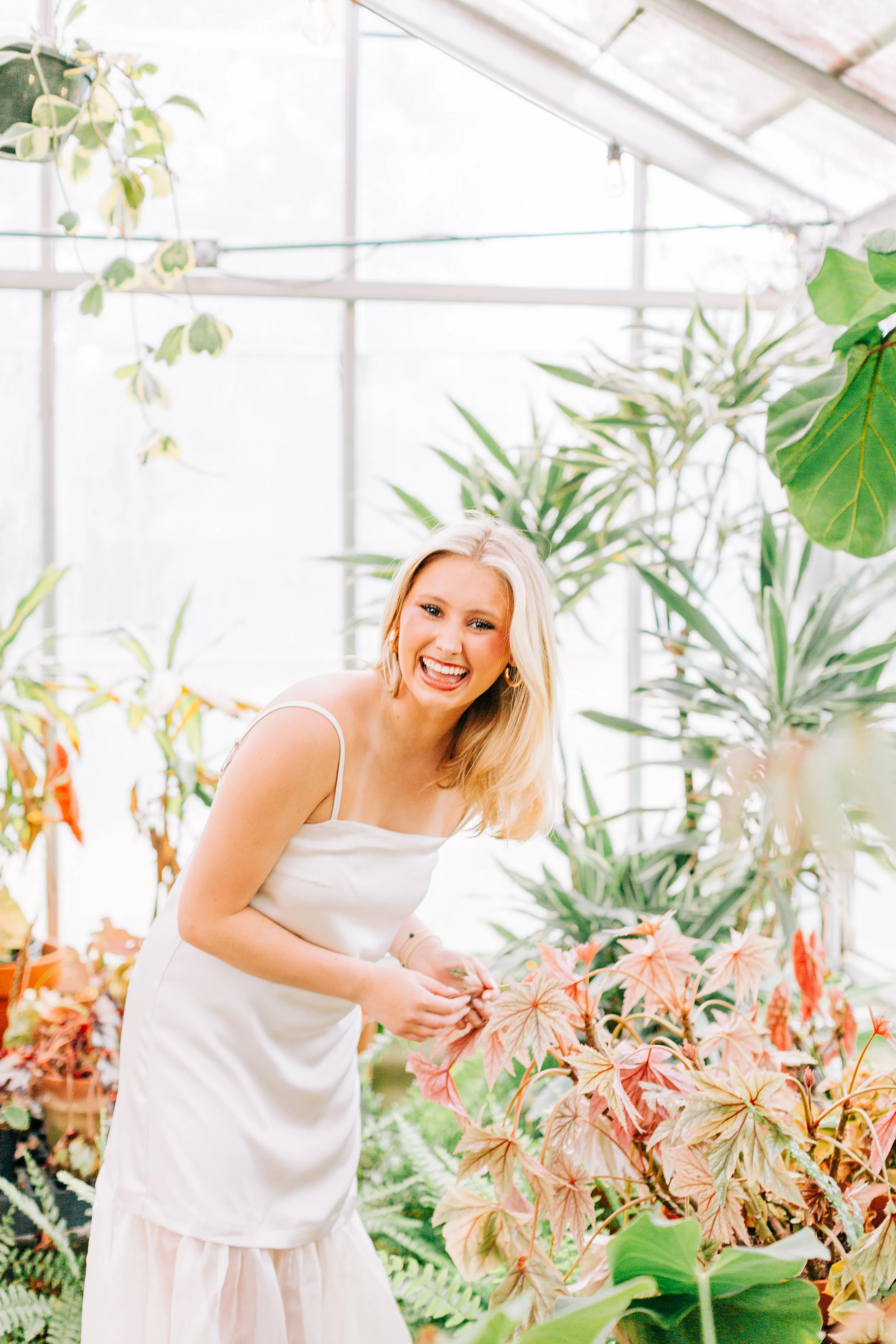 baton-rouge-senior-pictures-greenhouse-burden-gardens.jpg