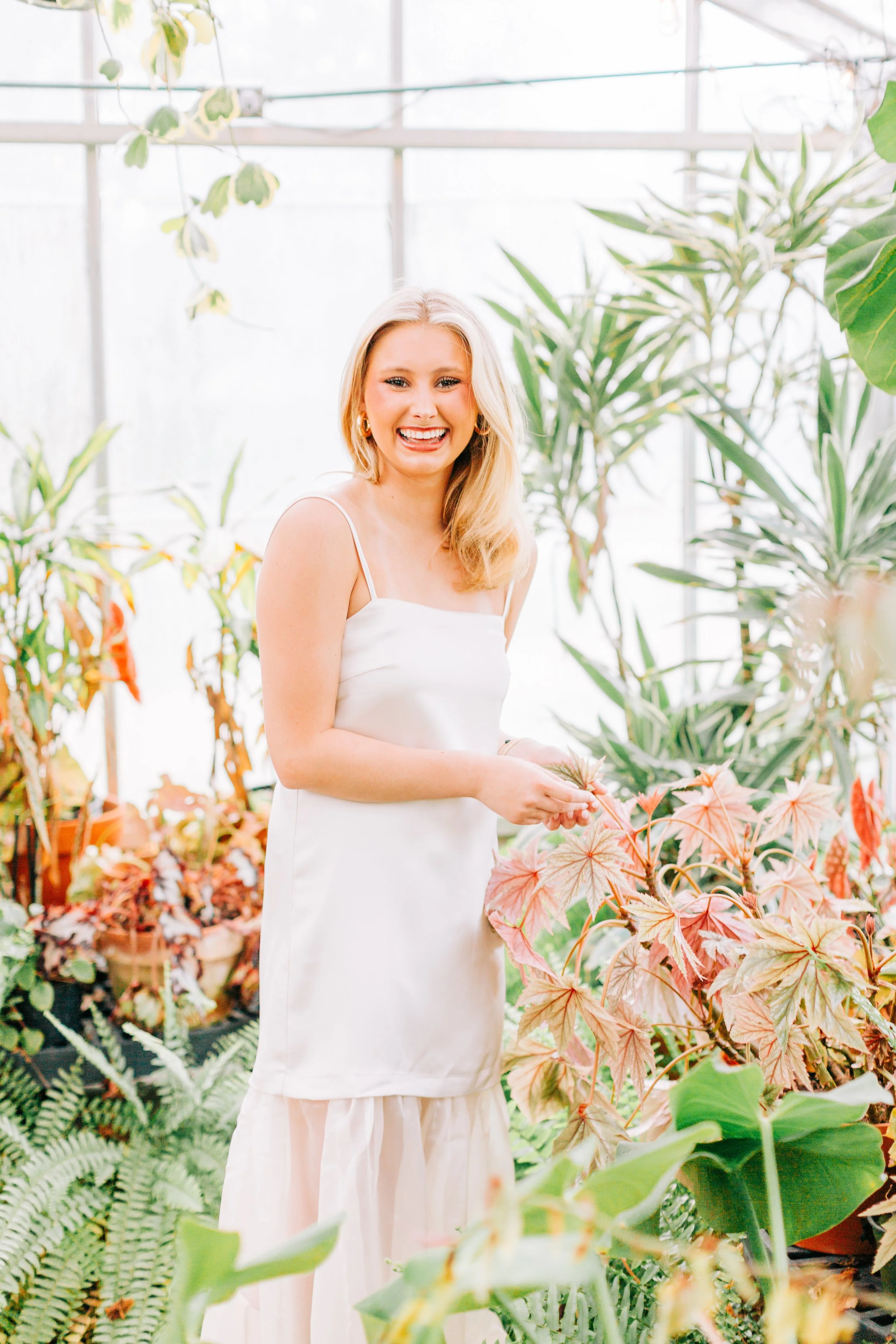baton-rouge-senior-pictures-greenhouse-burden-gardens.jpg