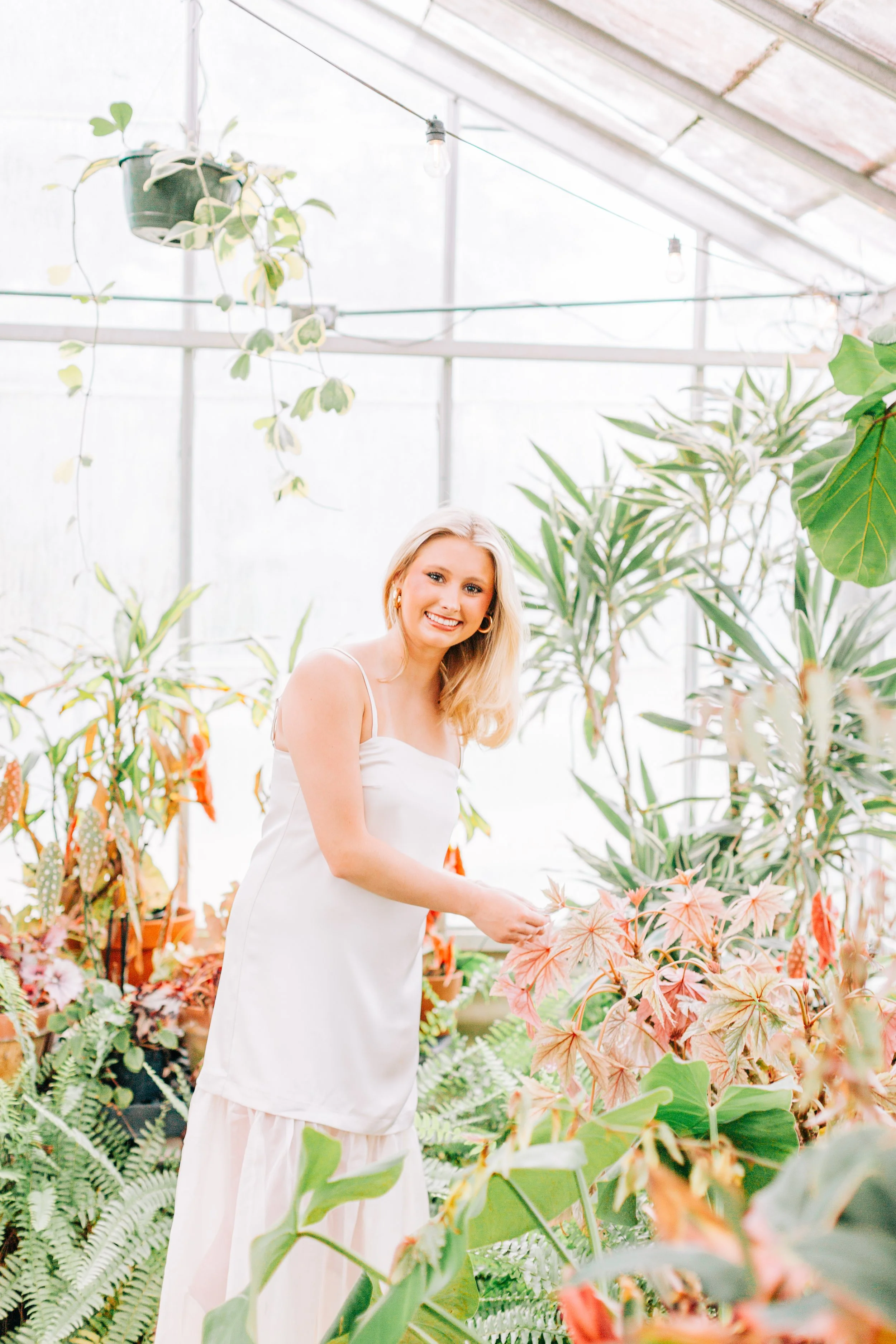 baton-rouge-senior-pictures-greenhouse-burden-gardens.jpg
