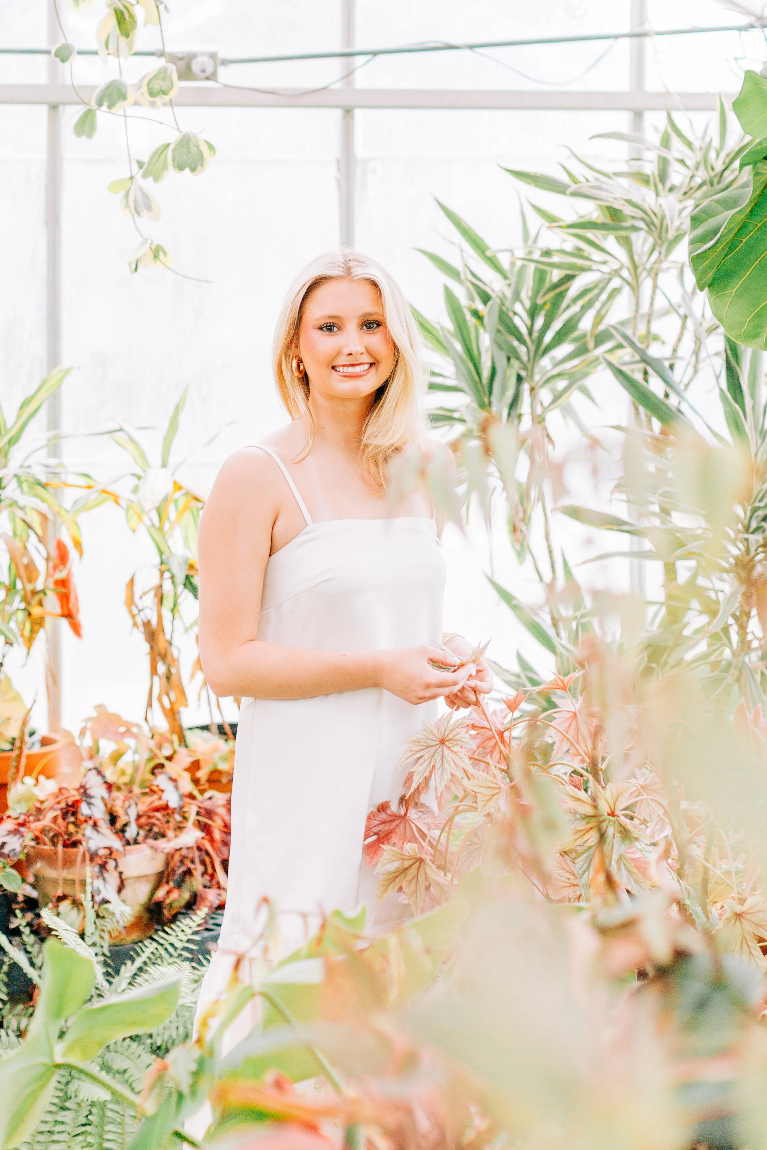 baton-rouge-senior-pictures-greenhouse-burden-gardens.jpg